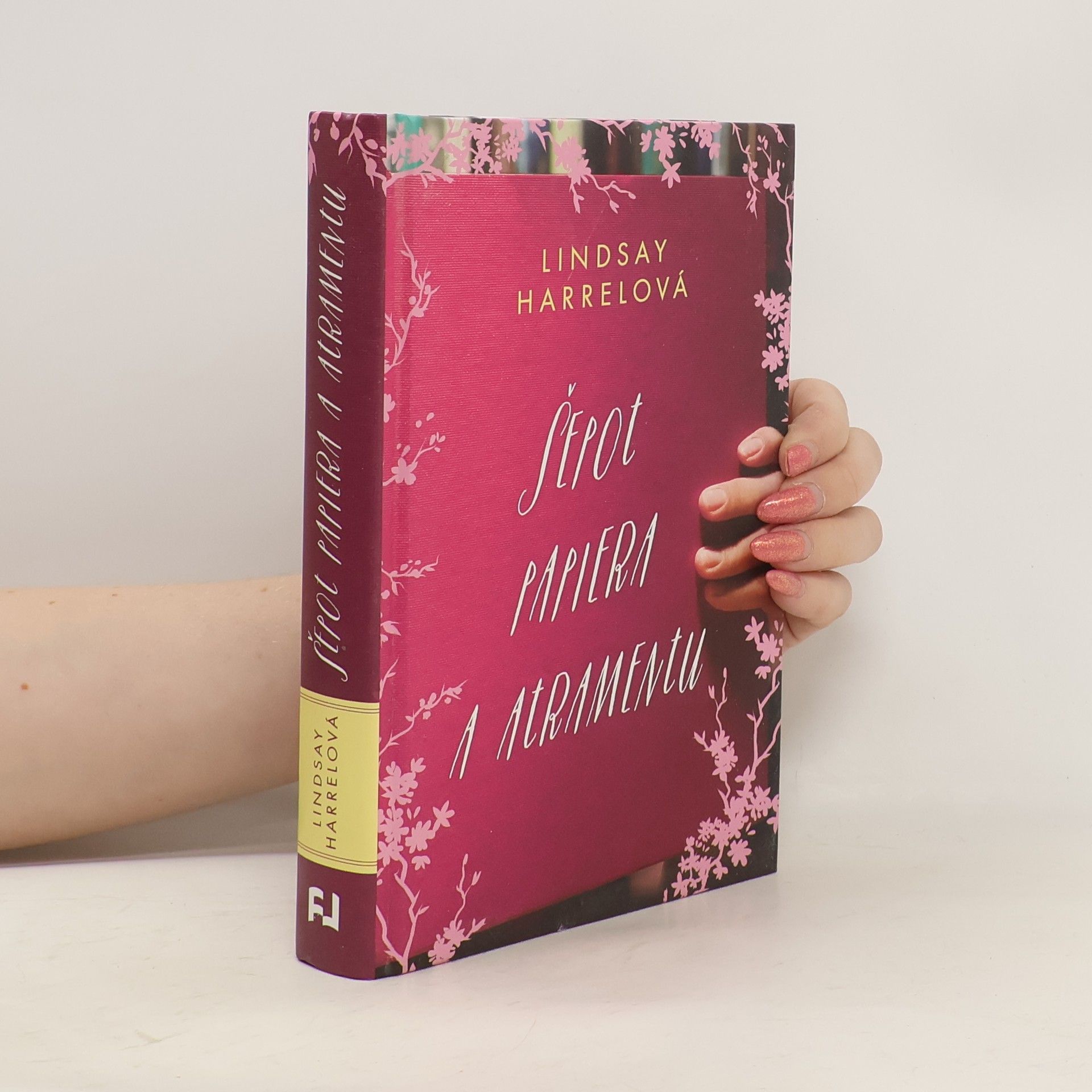 Lindsay Harrel Šepot papiera a atramentu