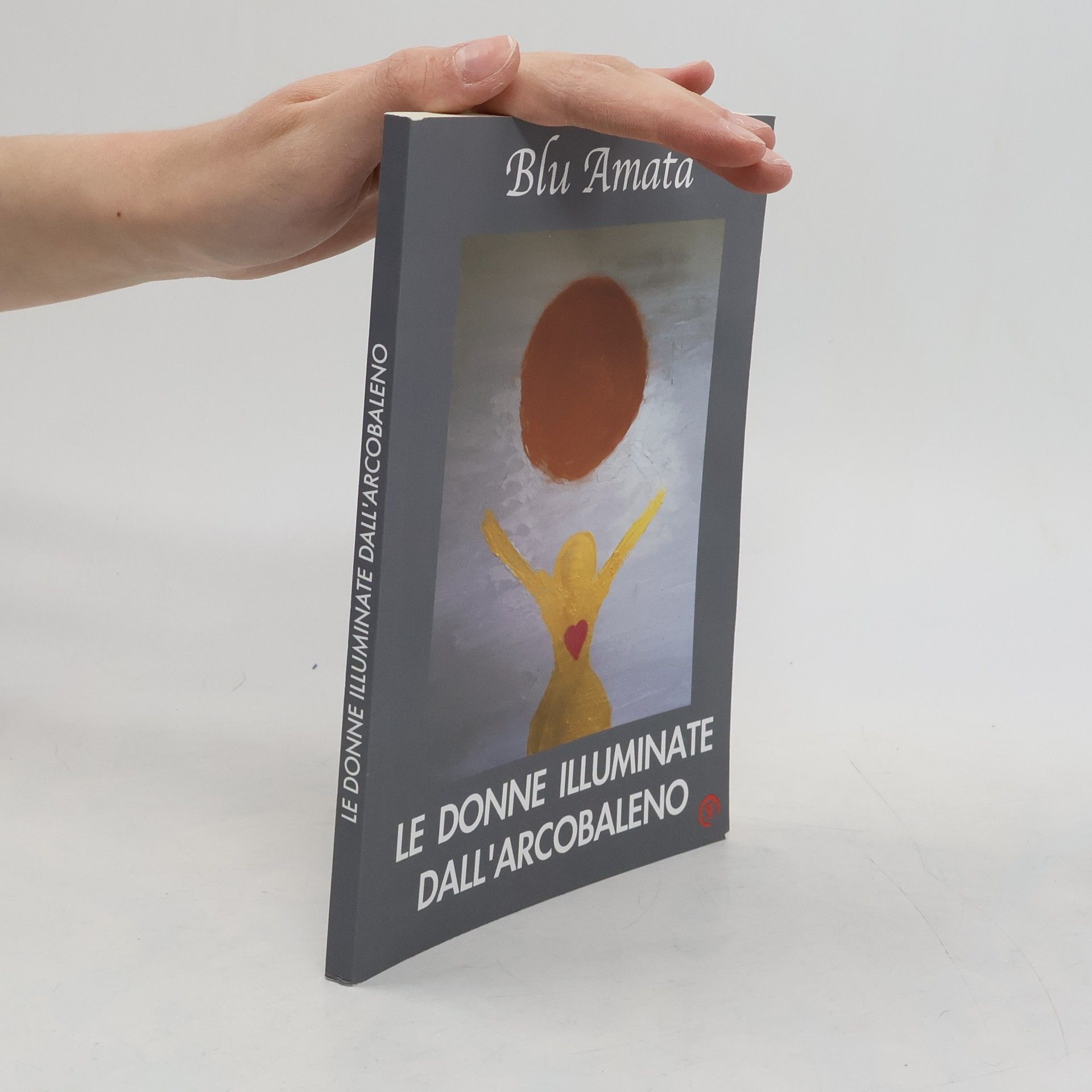 Blu Amata Le donne illuminate dall'arcobaleno