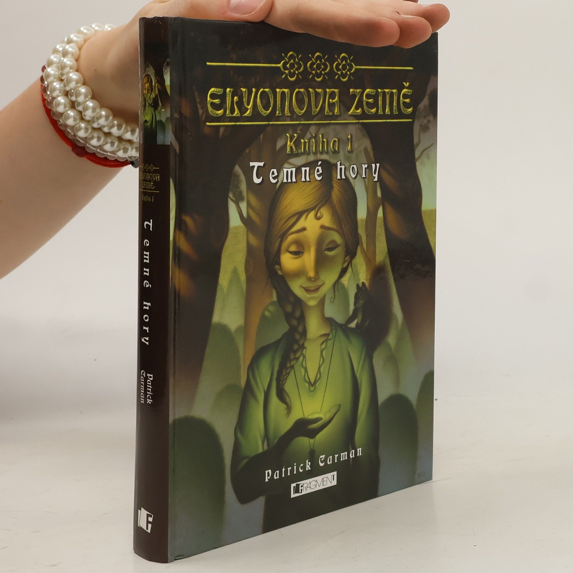 Patrick Carman Elyonova země. Kniha 1, Temné hory