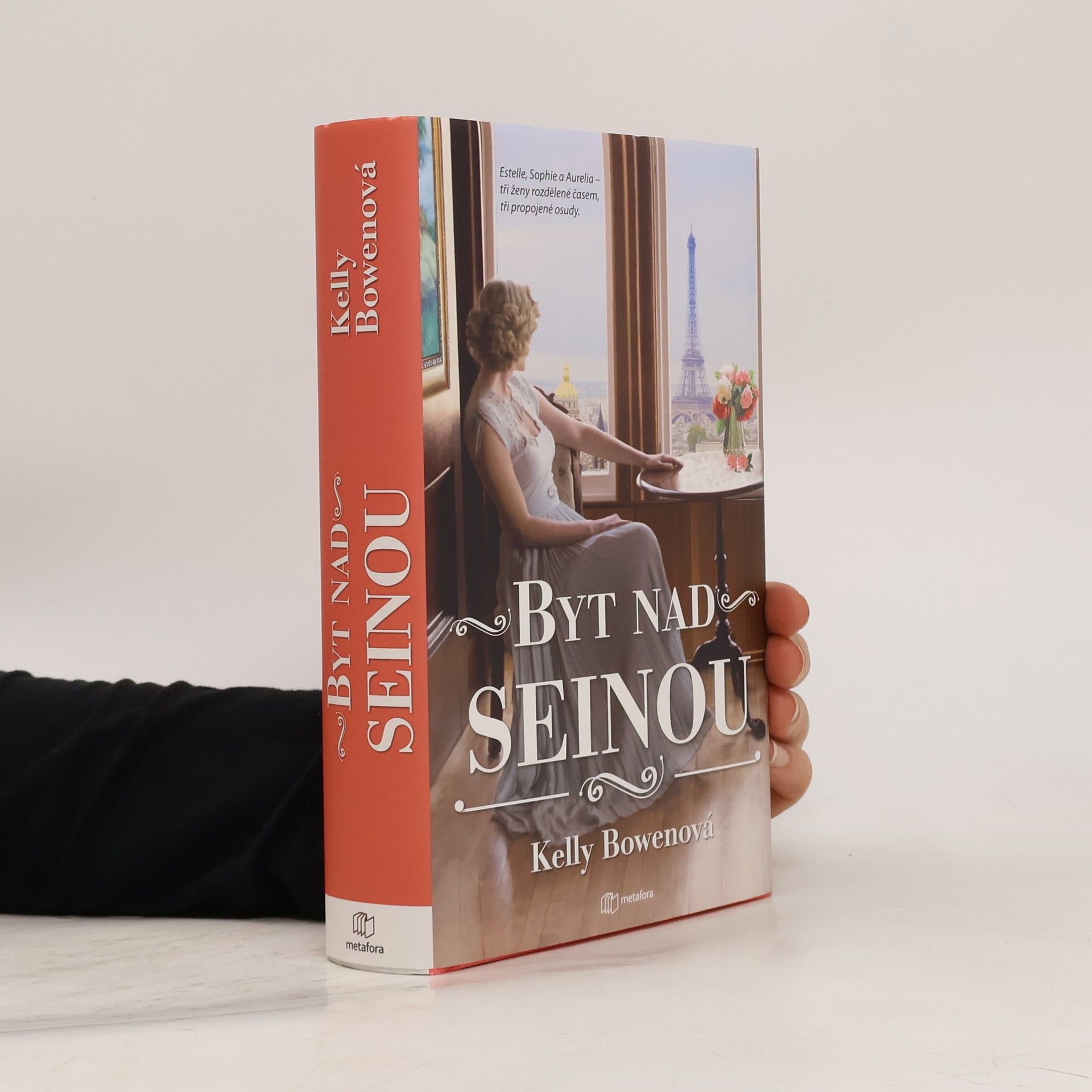 Kelly Bowen Byt nad Seinou