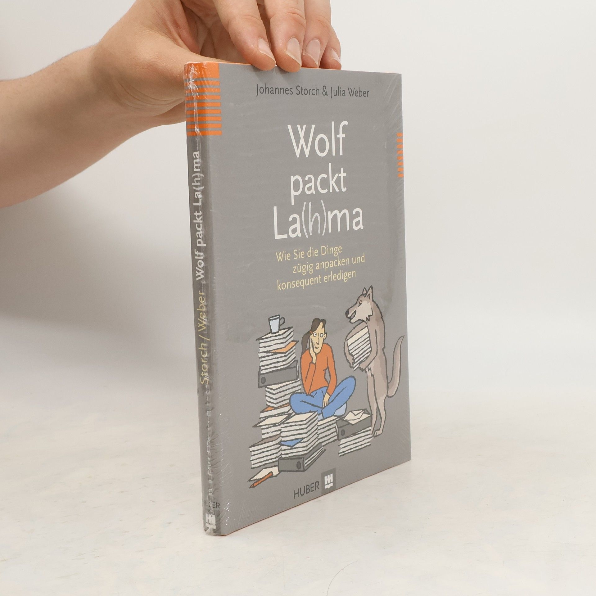 Johannes Storch Wolf packt La(h)ma