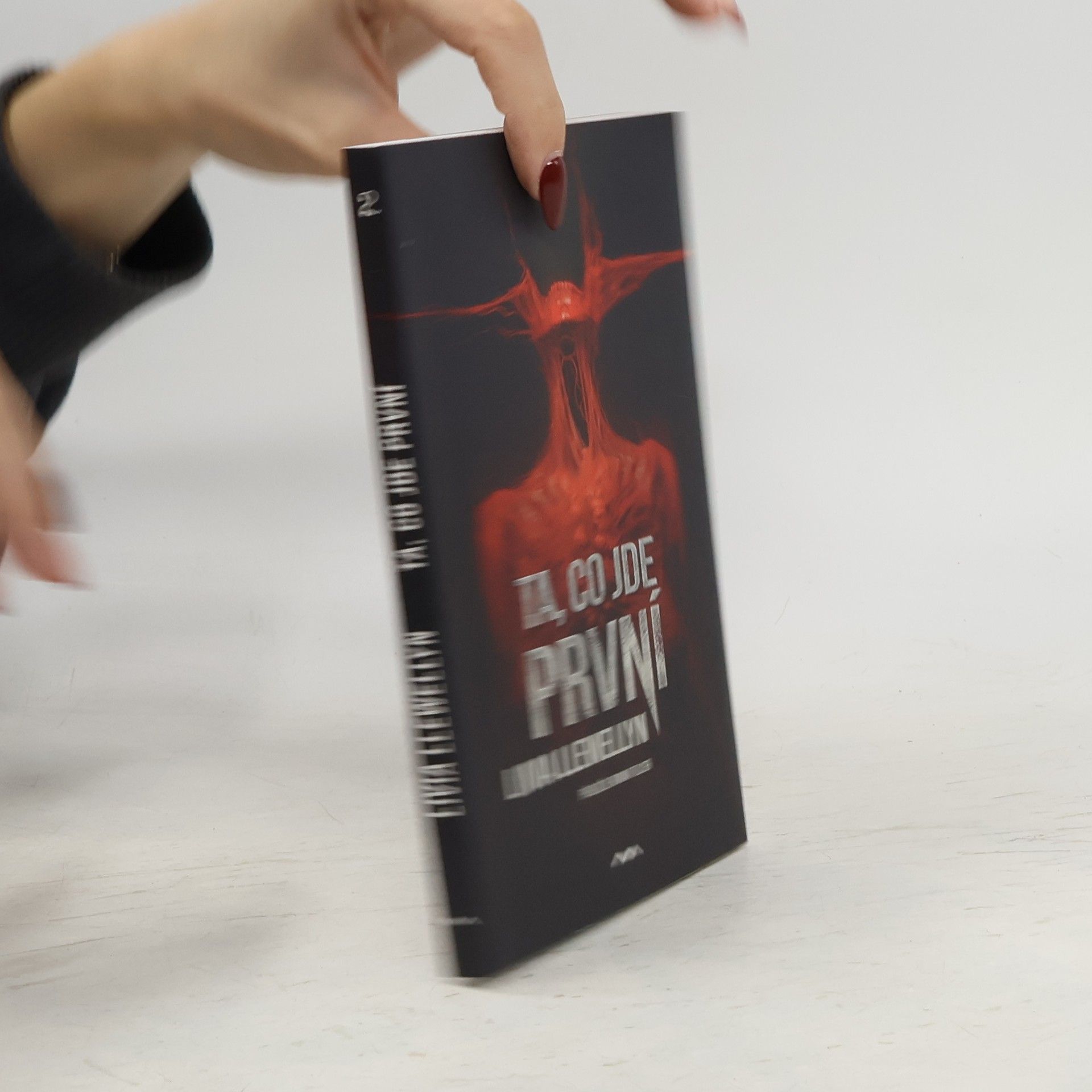 Livia Llewellyn Ta, co jde první
