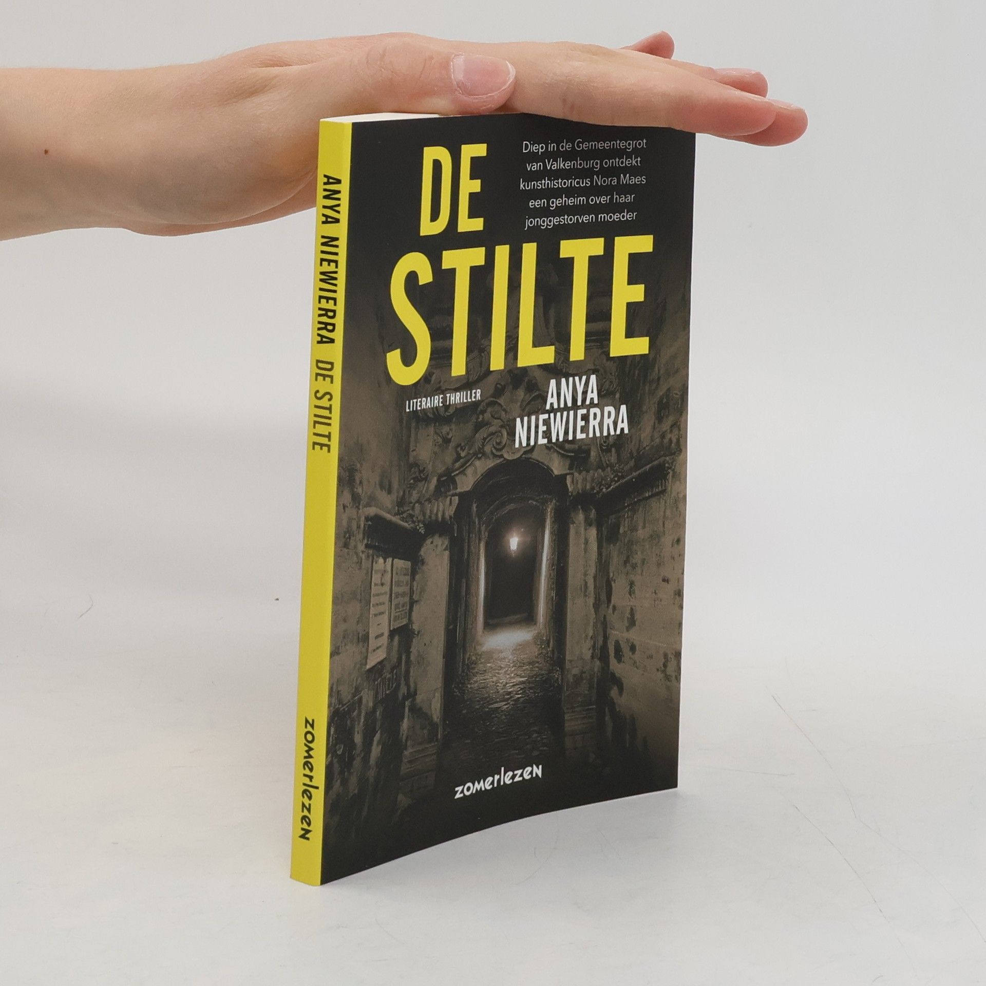 Anya Niewierra De stilte