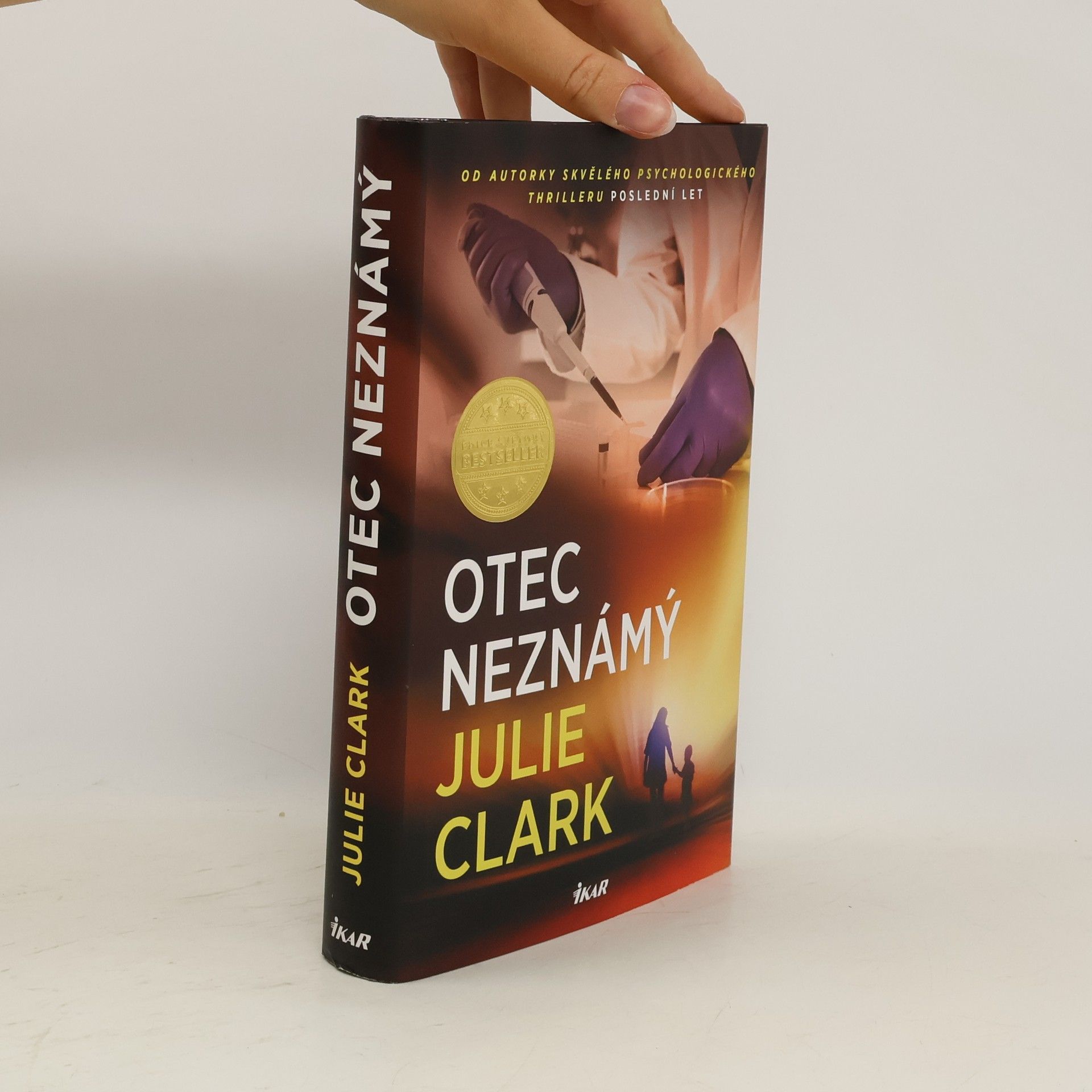 Julie Clark Otec neznámý