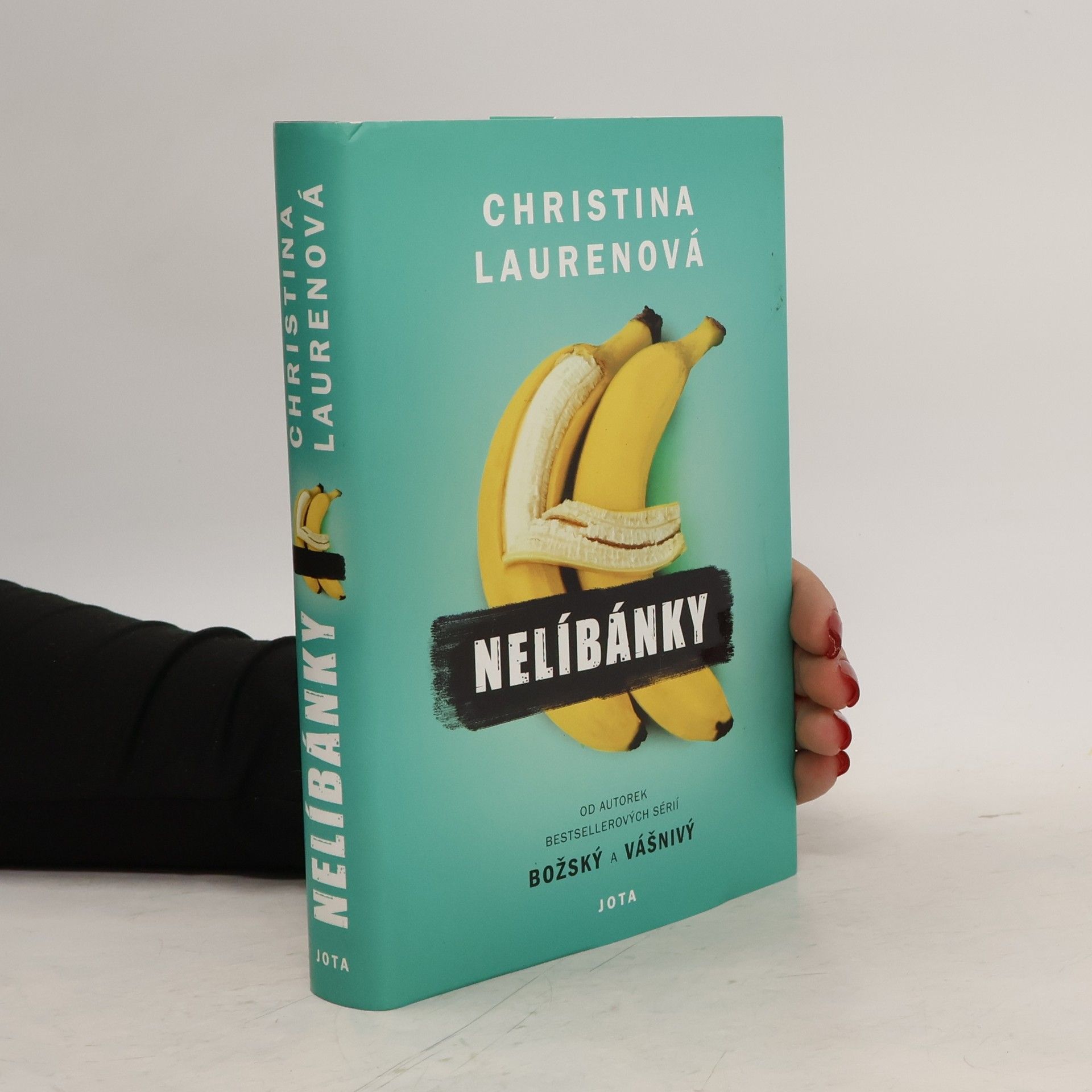 Christina Lauren Nelíbánky