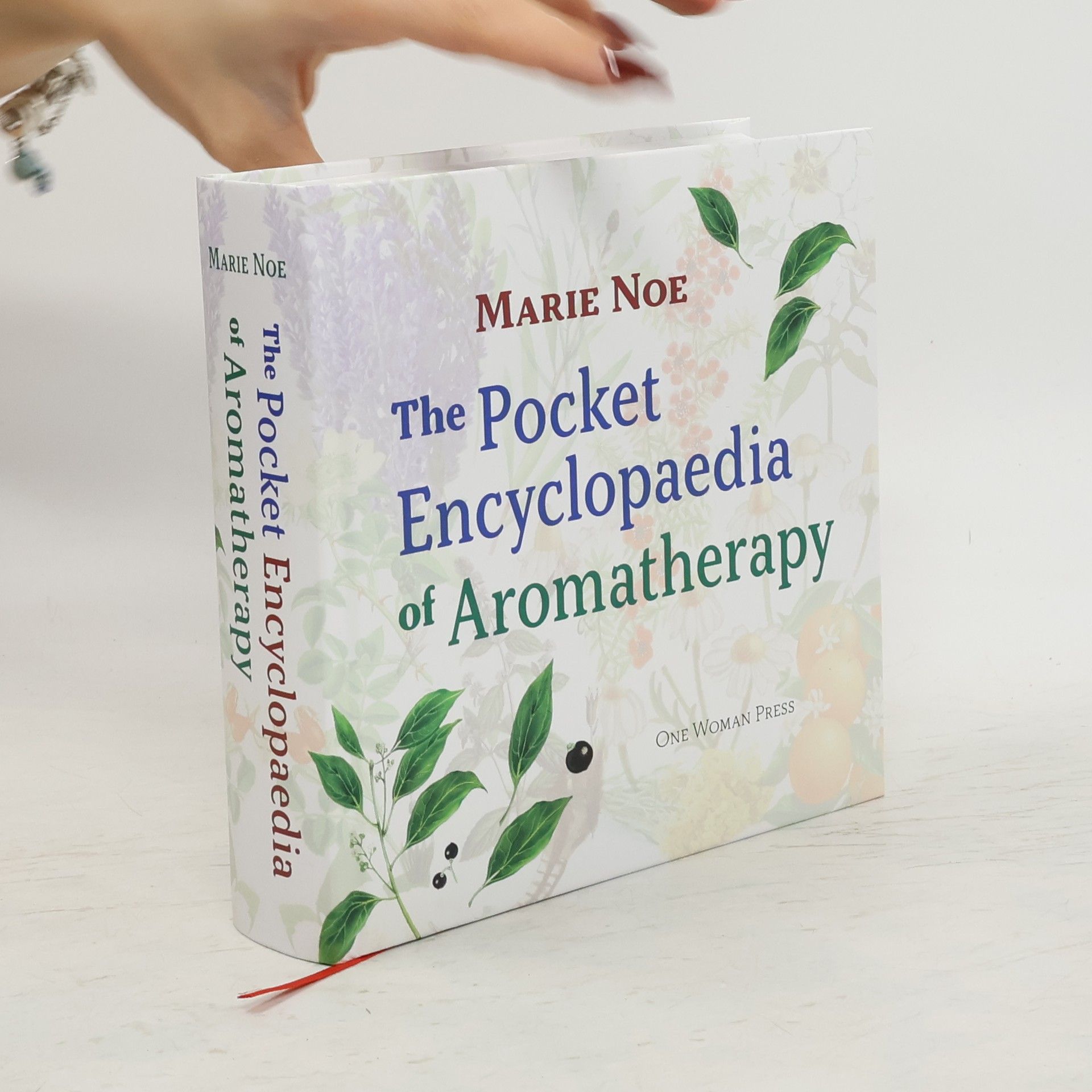 Marie Noe The Pocket Encyclopaedia of Aromatherapy