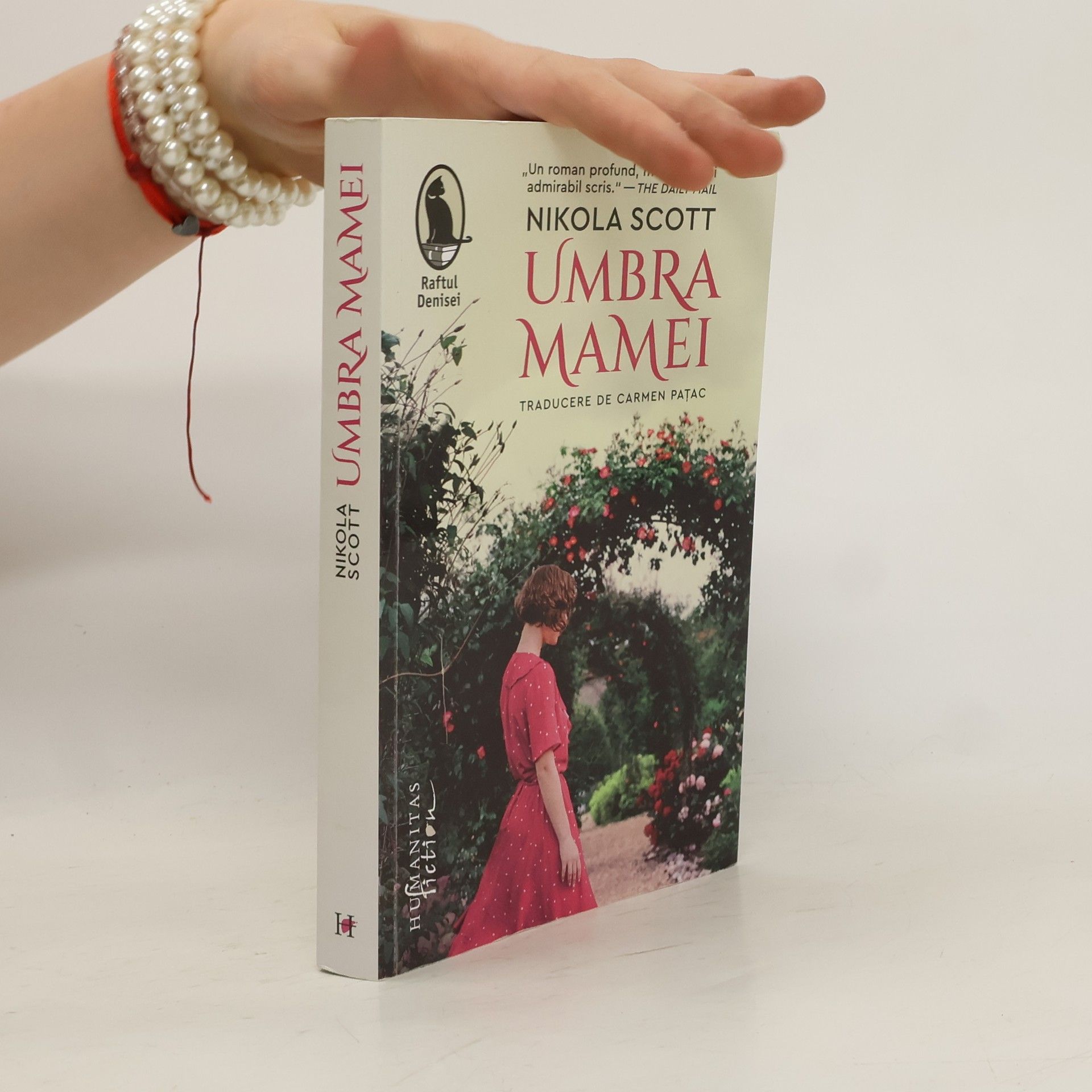 Nikola Scott Umbra mamei