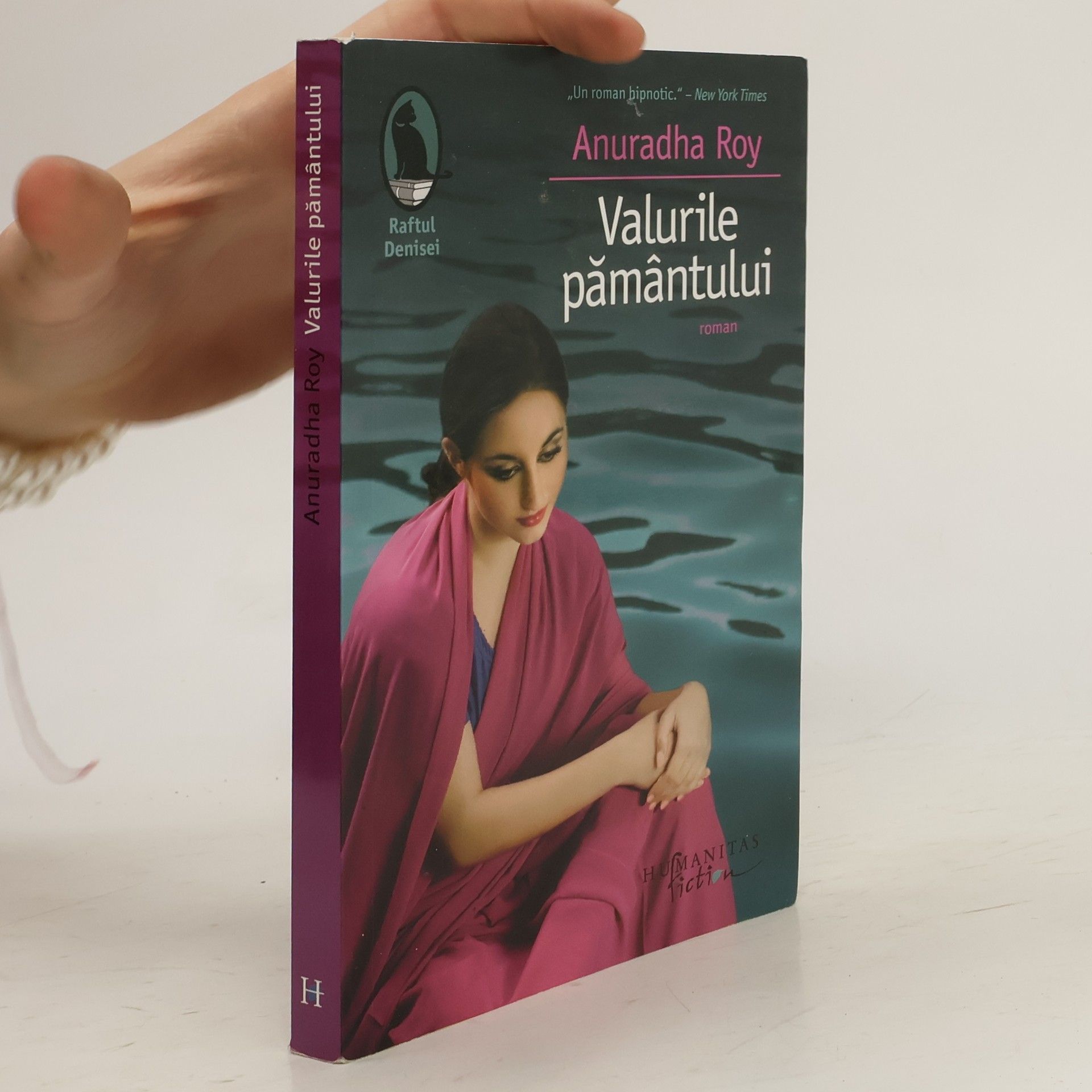 Anuradha Roy Valurile pământului