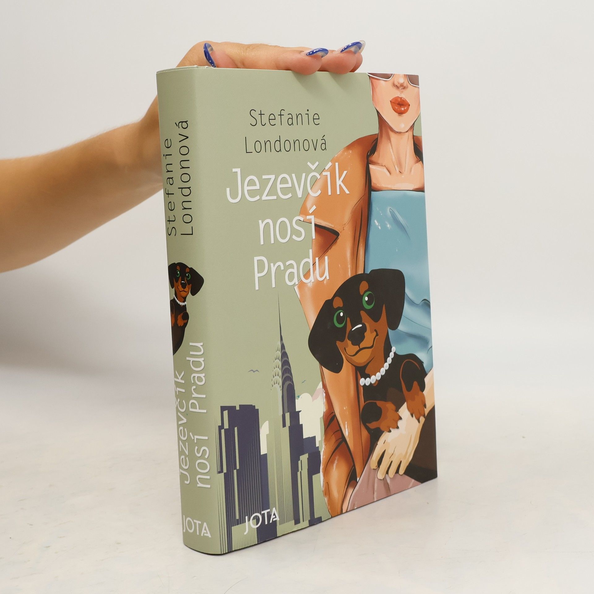 Stefanie London Jezevčík nosí Pradu