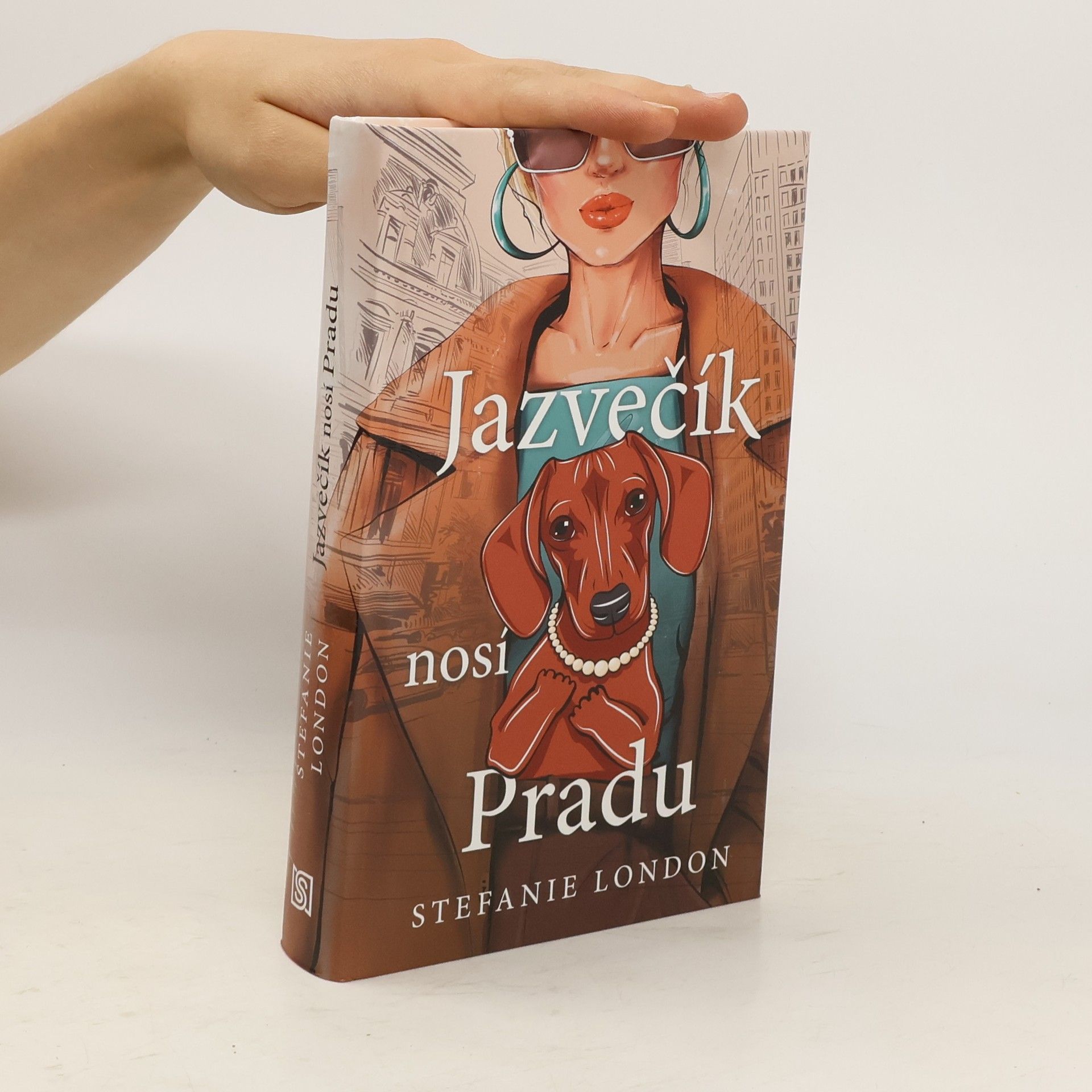 Stefanie London Jazvečík nosí Pradu