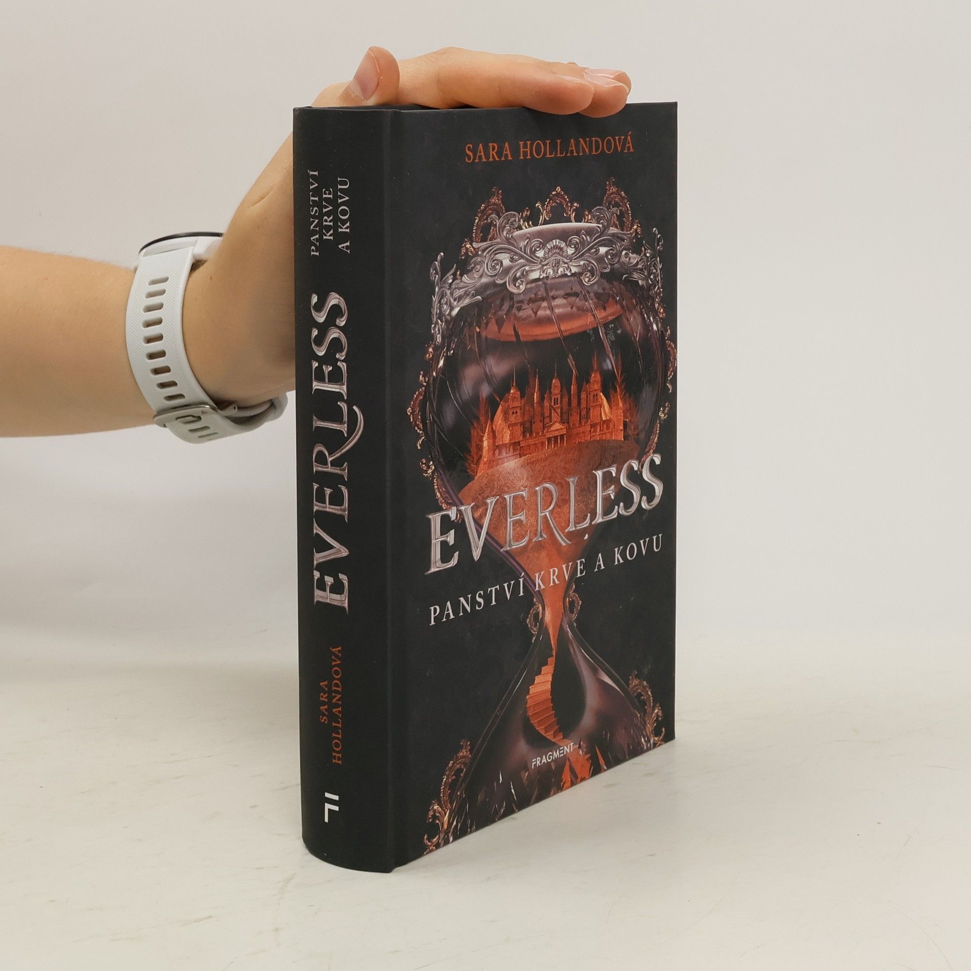 Sara Holland Everless: Panství krve a kovu