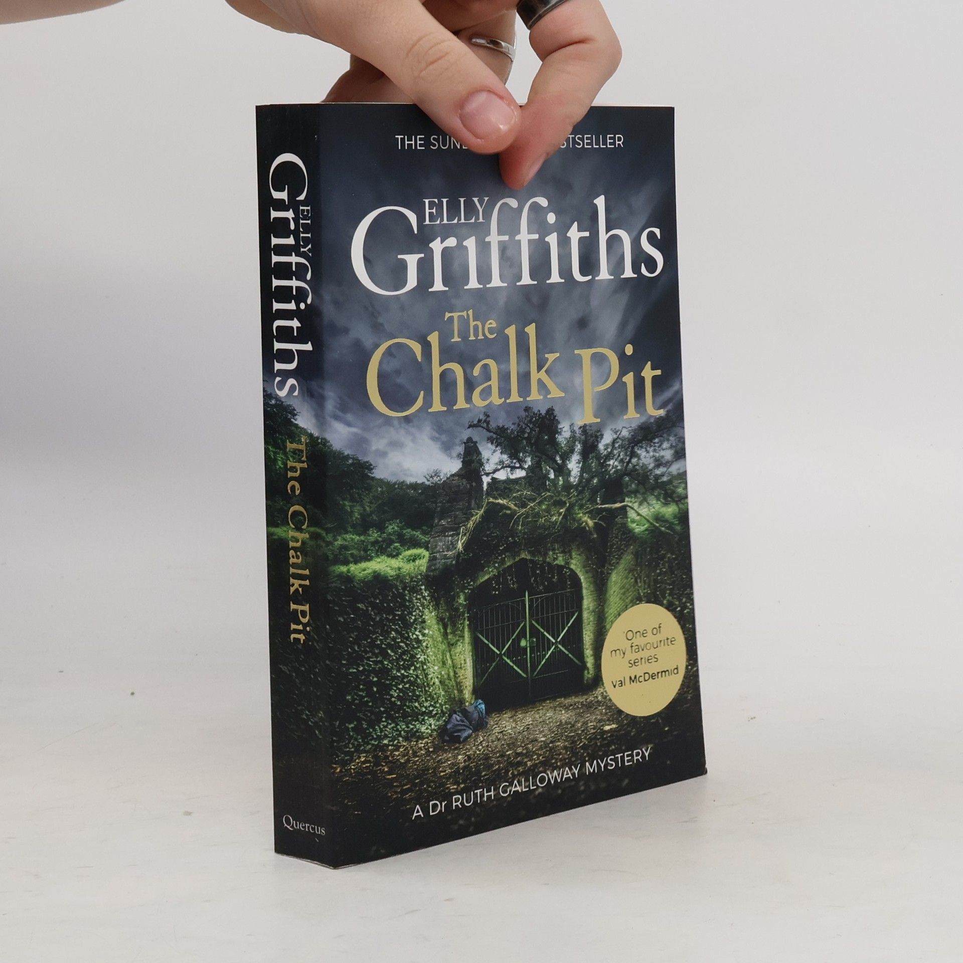 Elly Griffiths The chalk pit