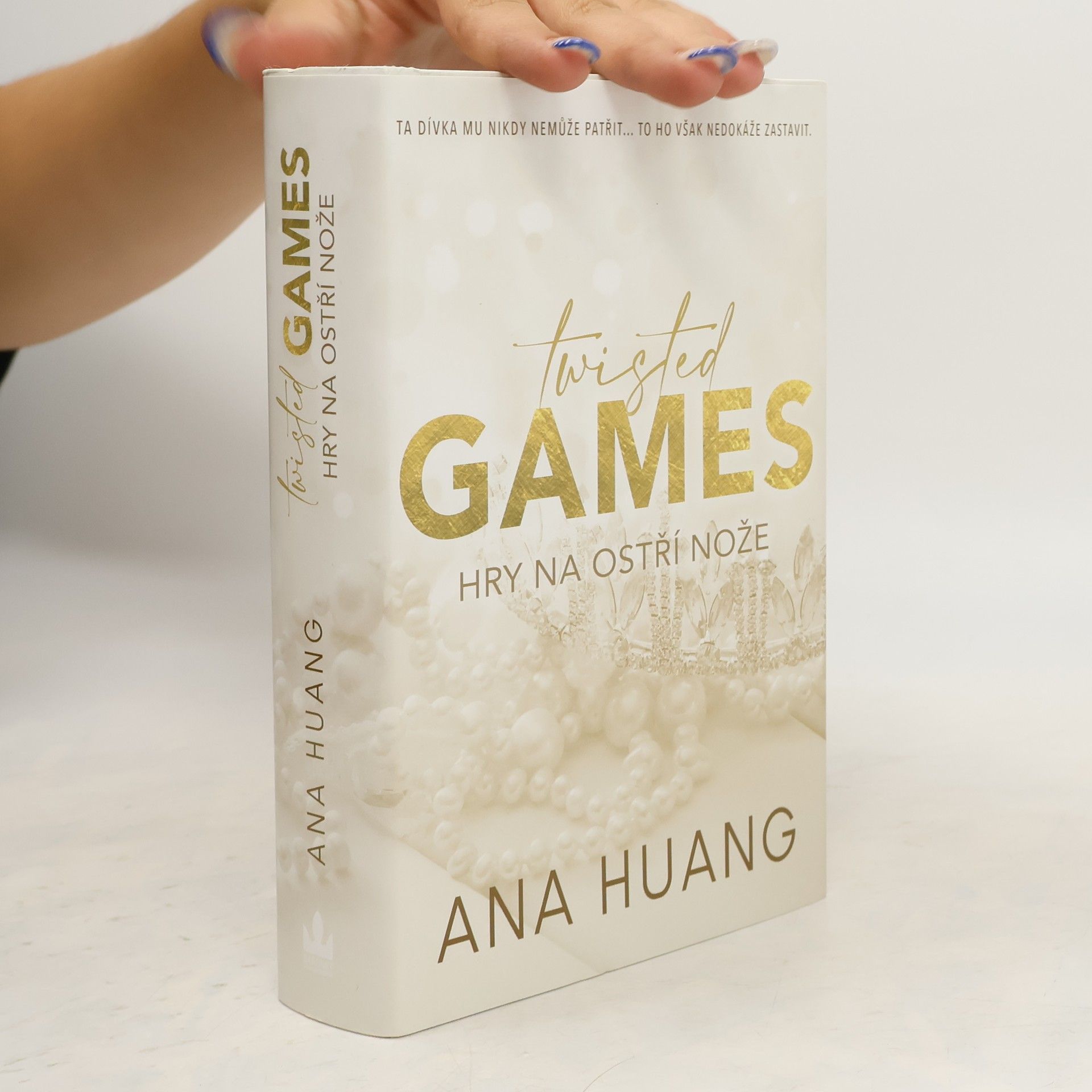 Ana Huang Twisted games. Hry na ostří nože