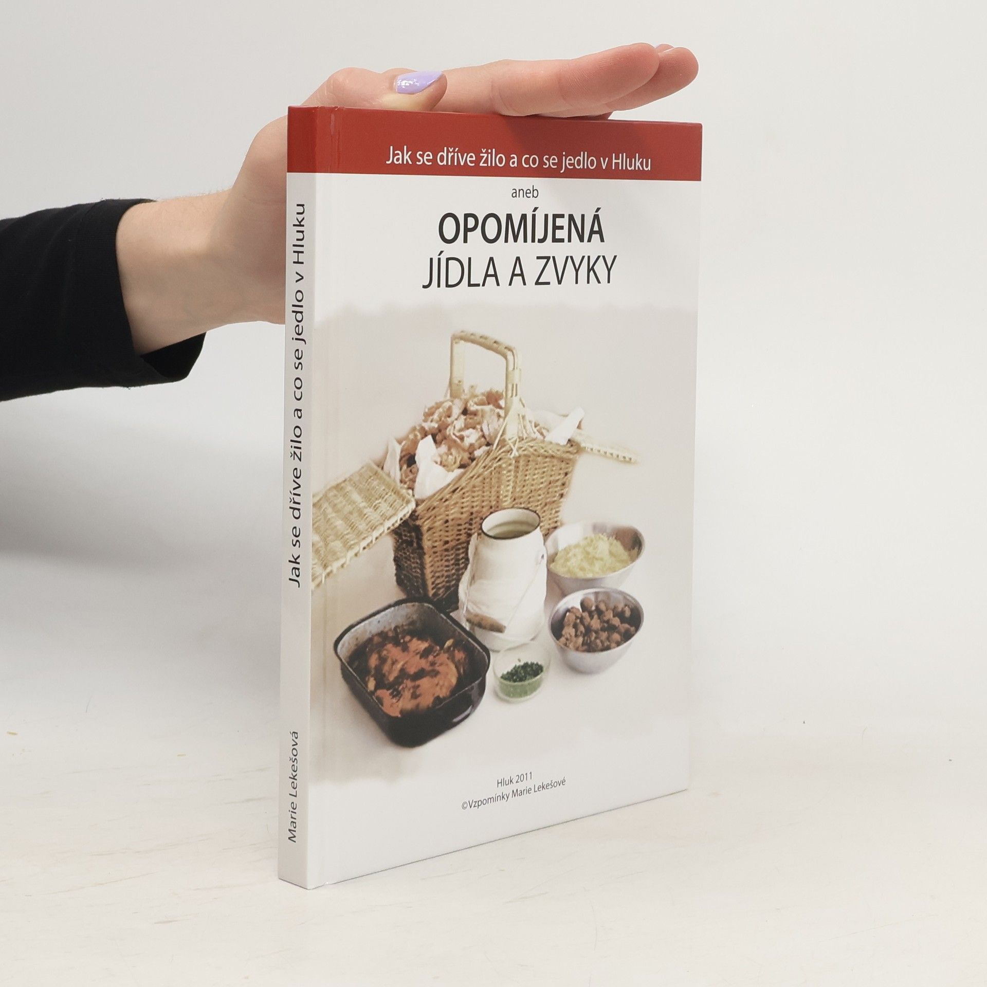 Marie Lekešová Jak se dříve žilo a co se jedlo v Hluku aneb opomíjená jídla a zvyky
