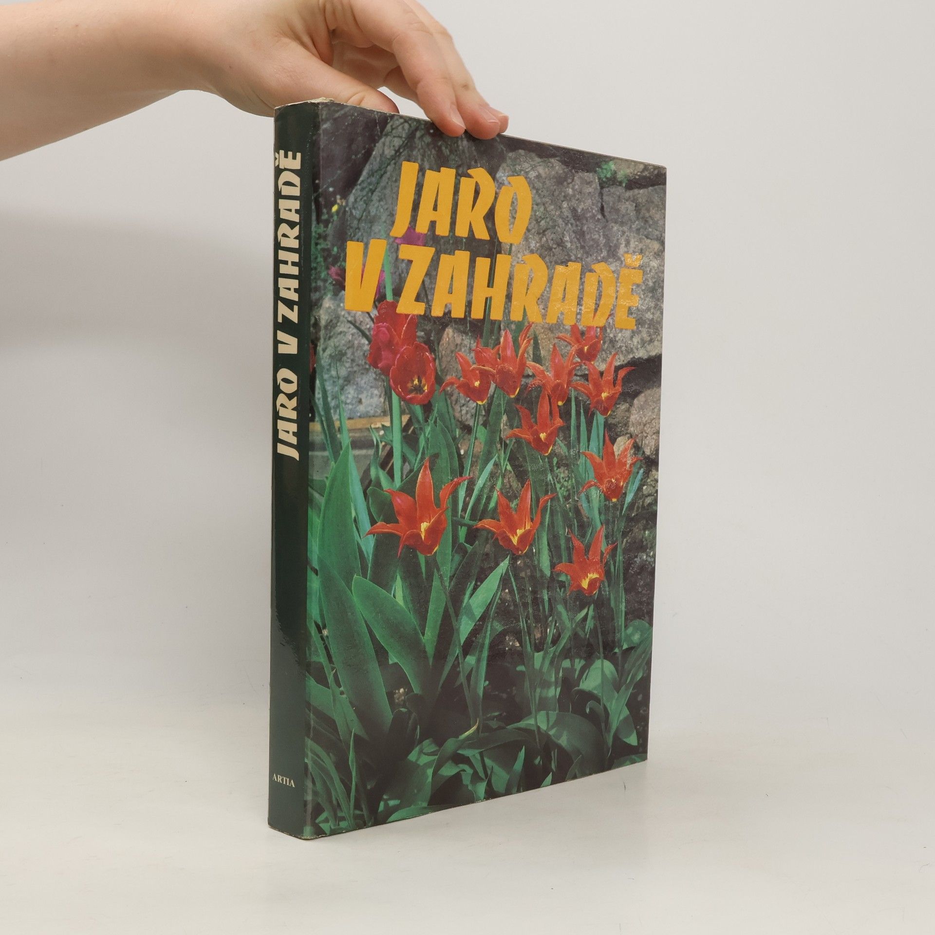 Karel Floss Jaro v zahradě