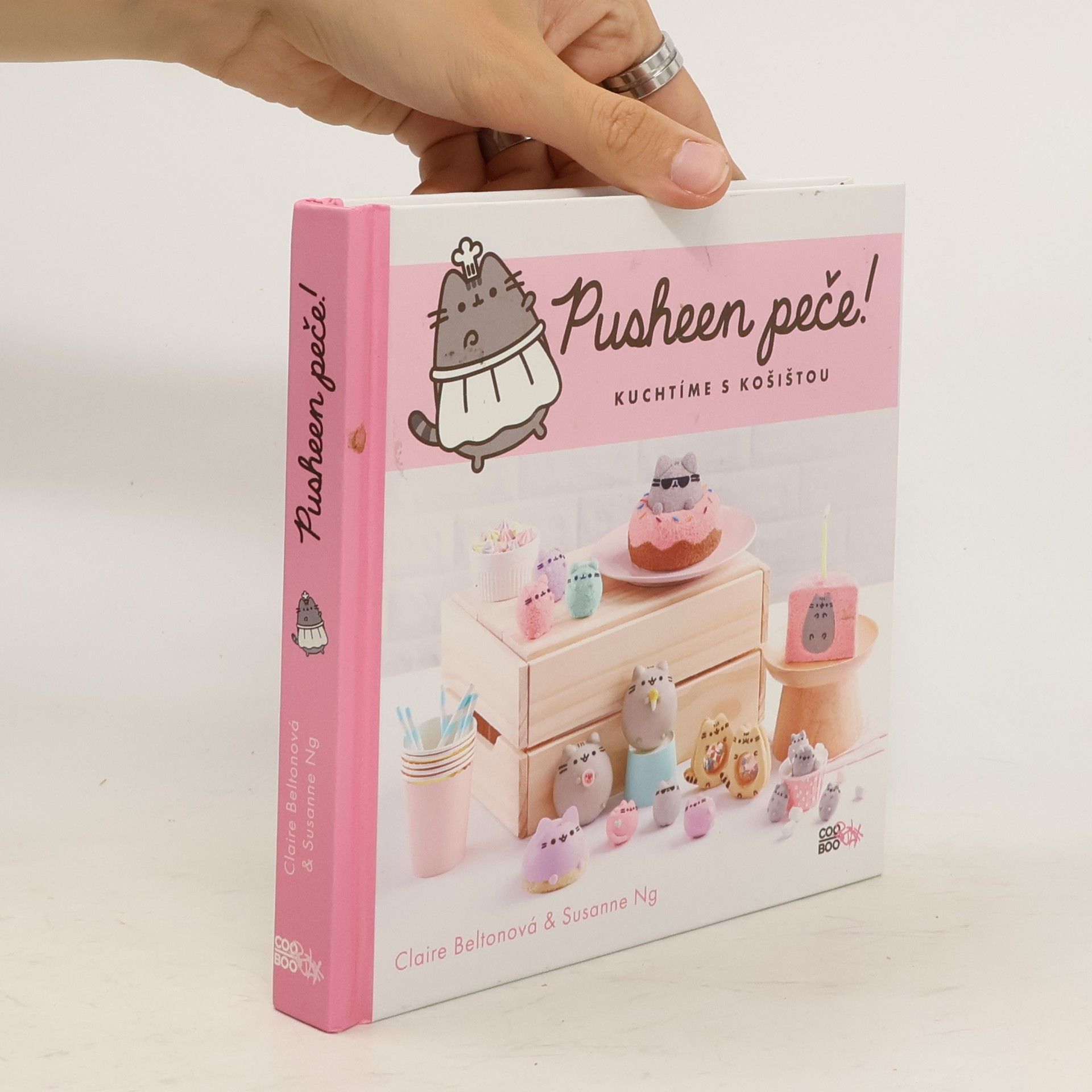 Claire Belton Pusheen peče!