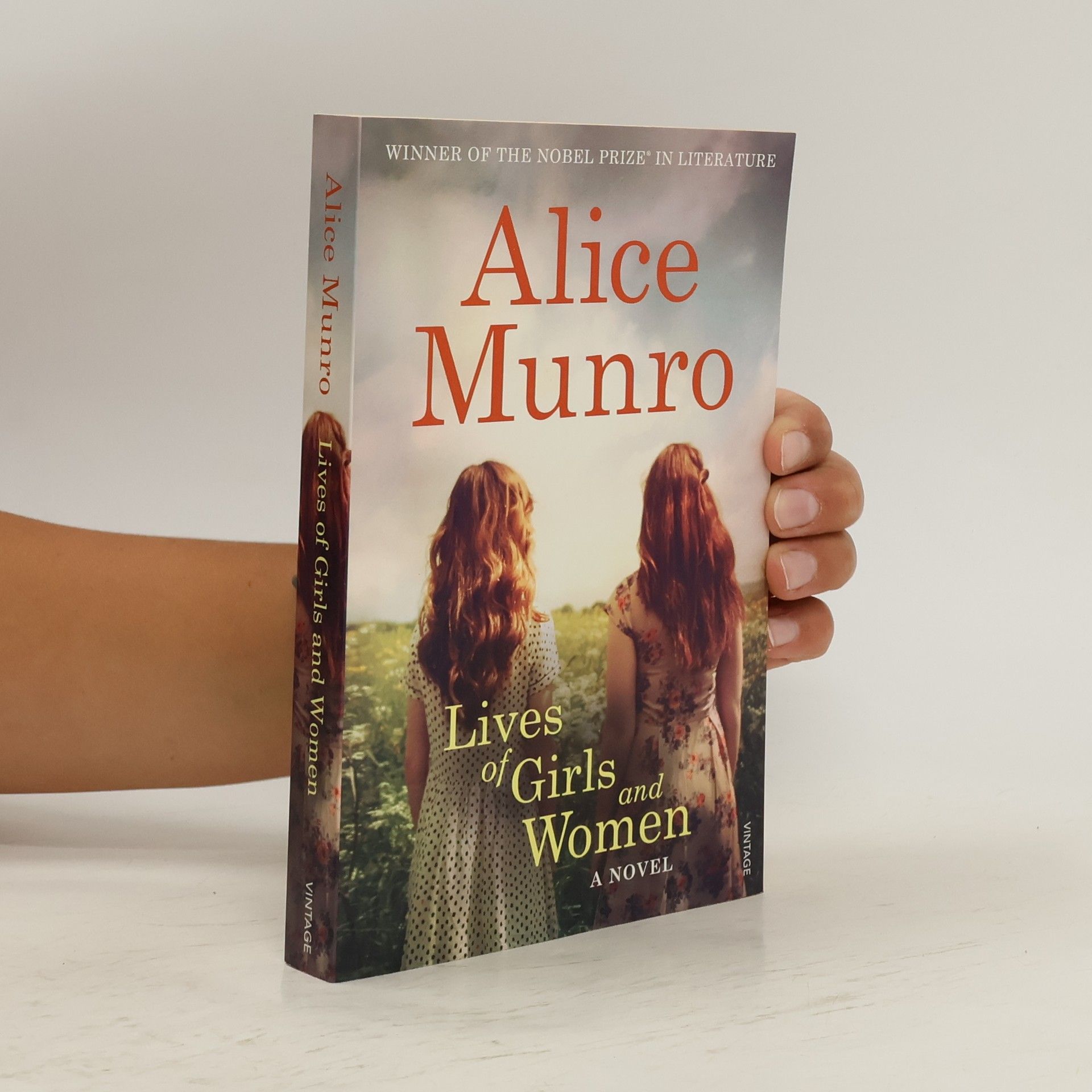 Alice Munro Lives of girls and women