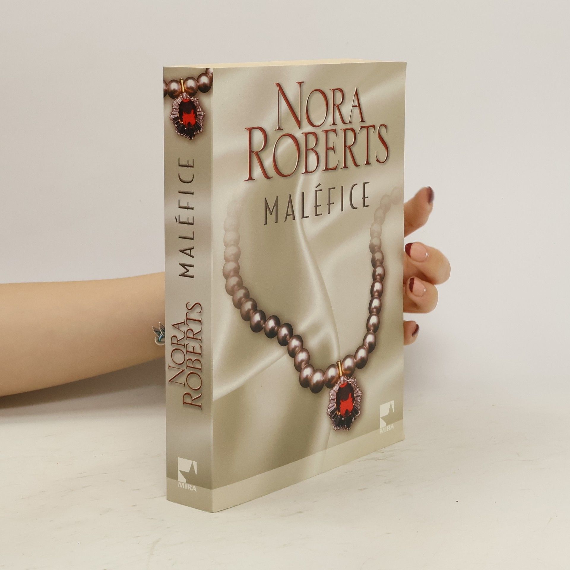 Nora Roberts Maléfice