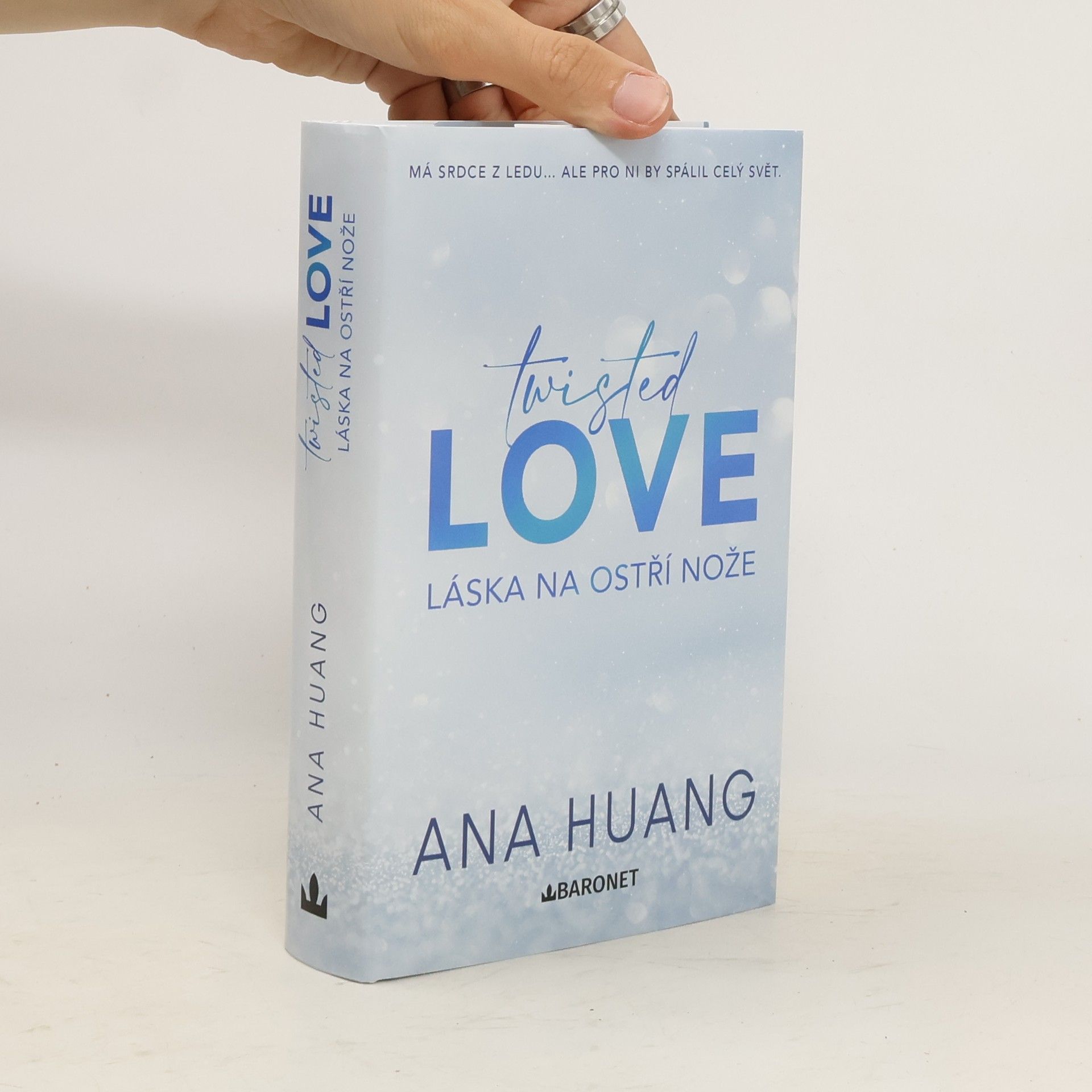 Ana Huang Twisted love. Láska na ostří nože