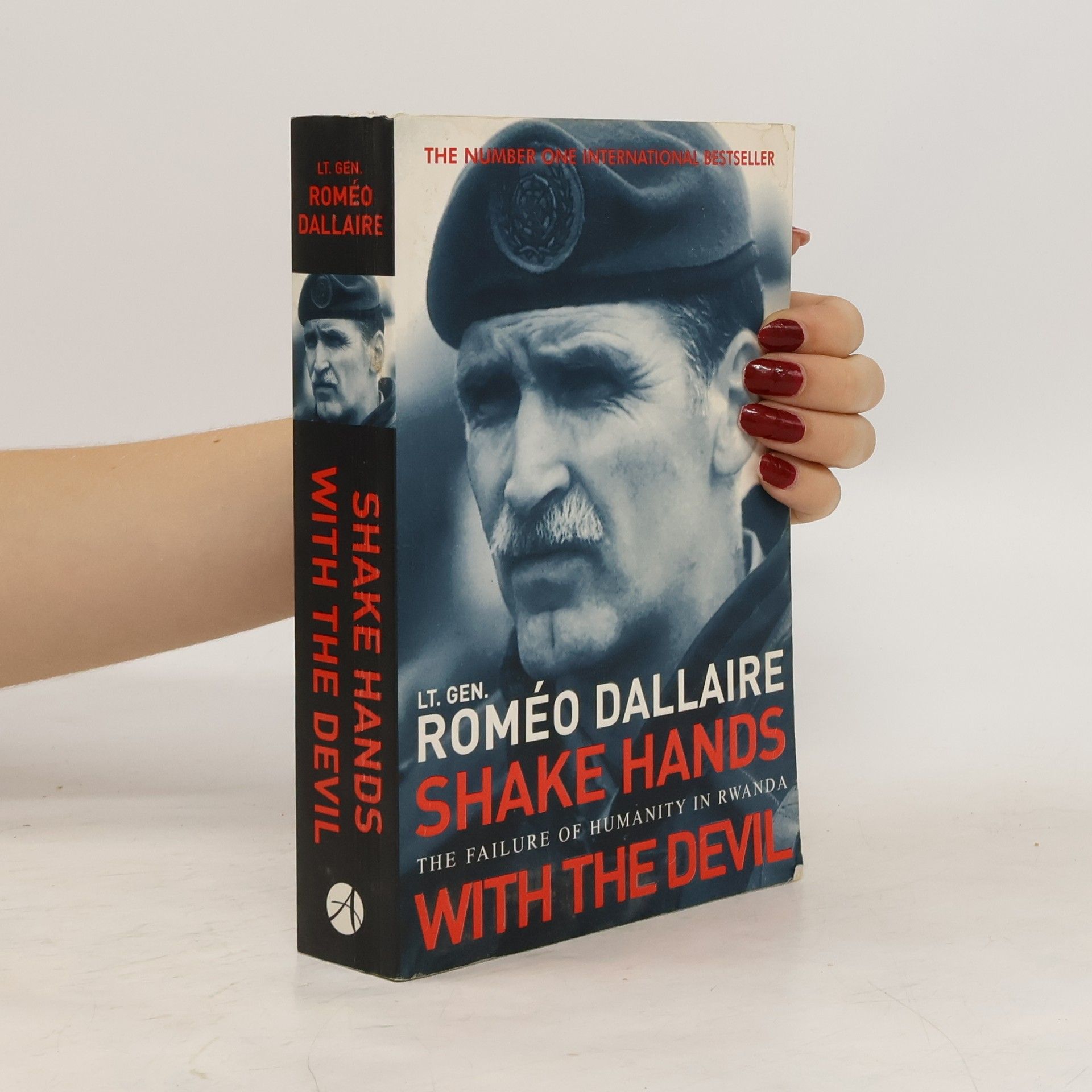 Roméo Dallaire Shake Hands with the Devil. The Failure of Humanity in Rwanda