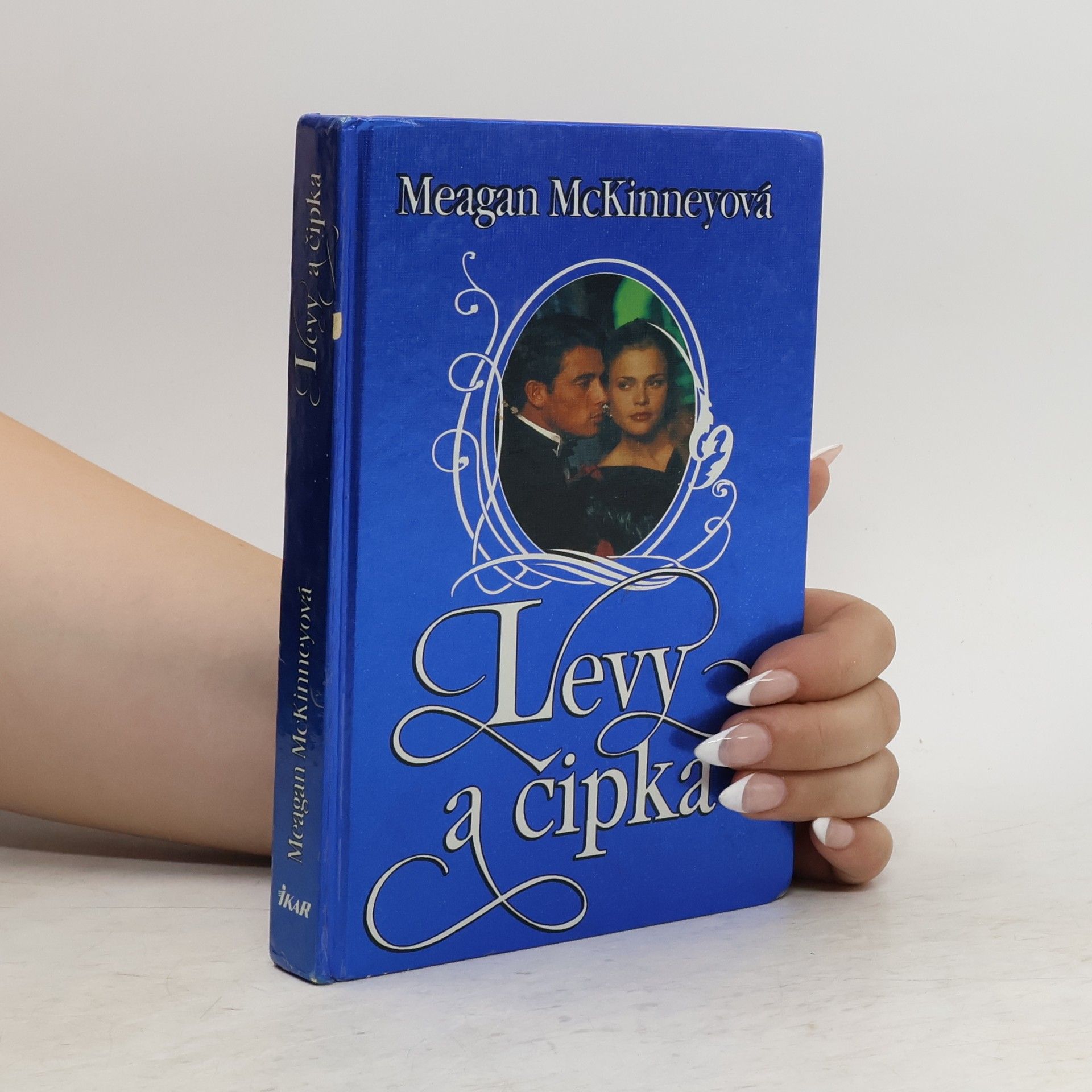 Meagan McKinney Levy a čipka