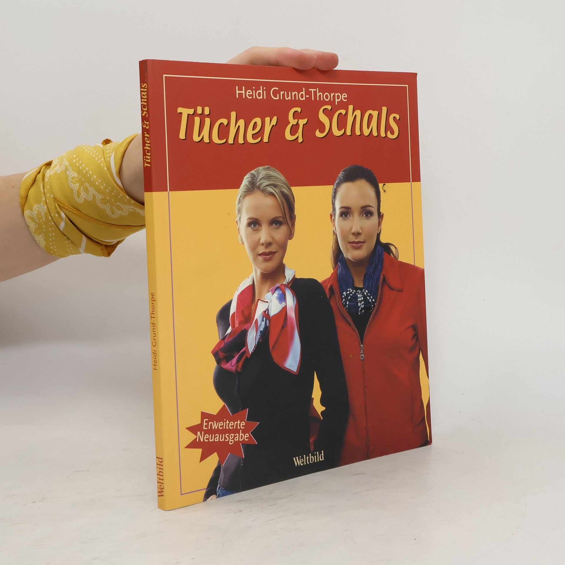 Heidi Grund Thorpe Tücher und Schals modisch gebunden