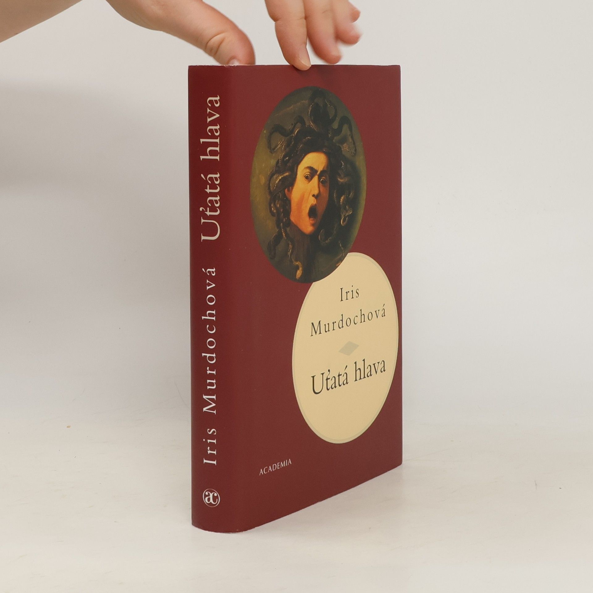 Iris Murdoch Uťatá hlava