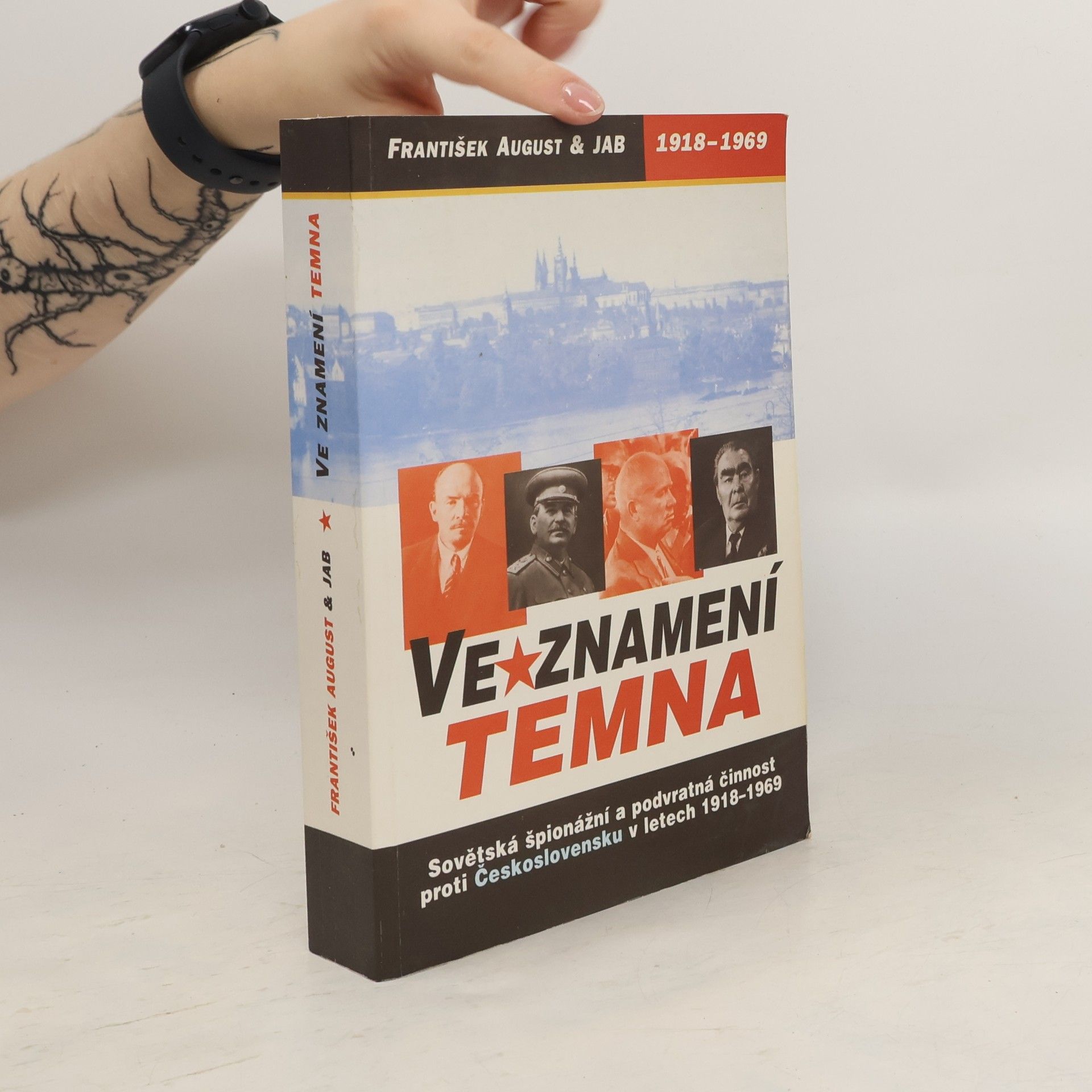 František August Ve znamení temna