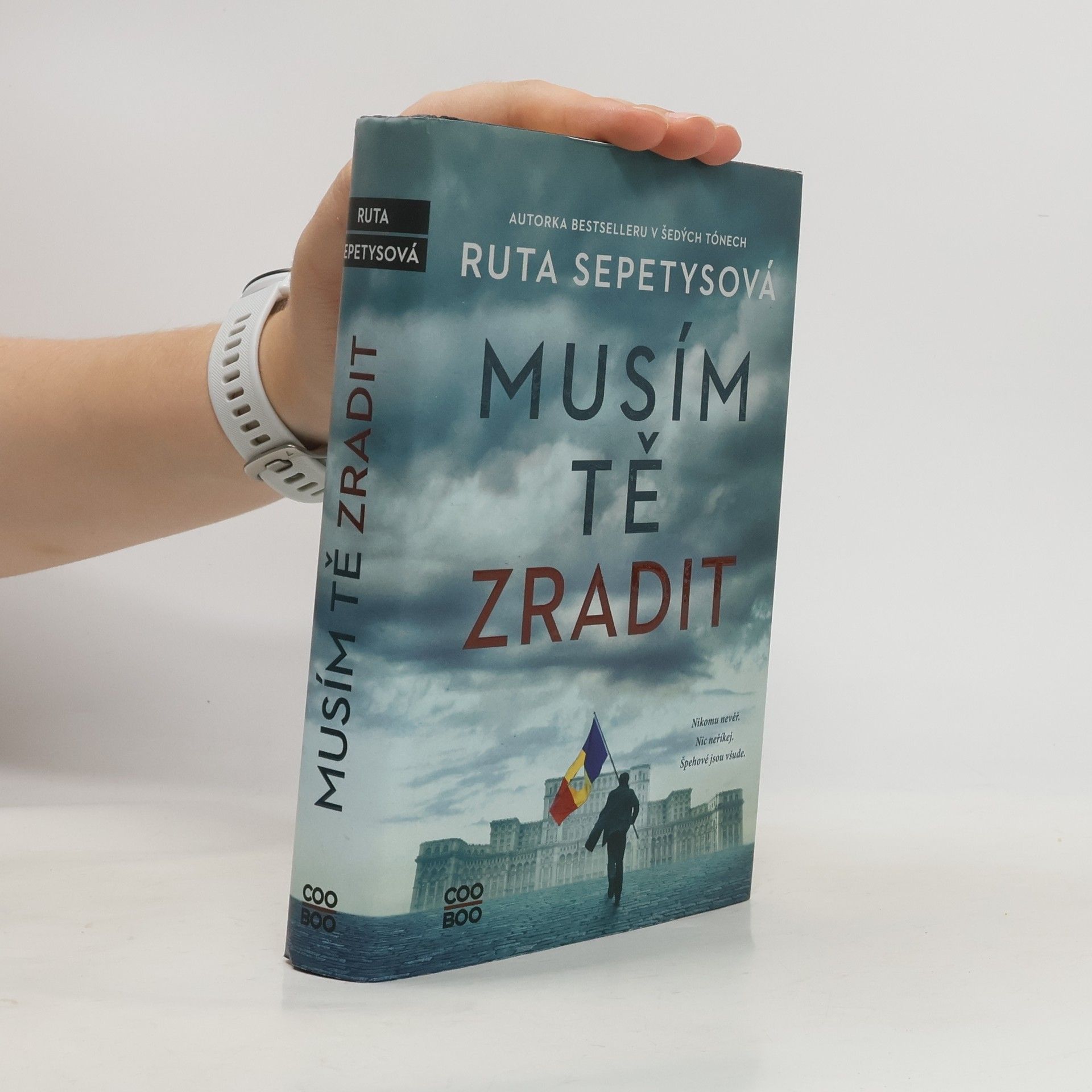 Ruta Sepetys Musím tě zradit