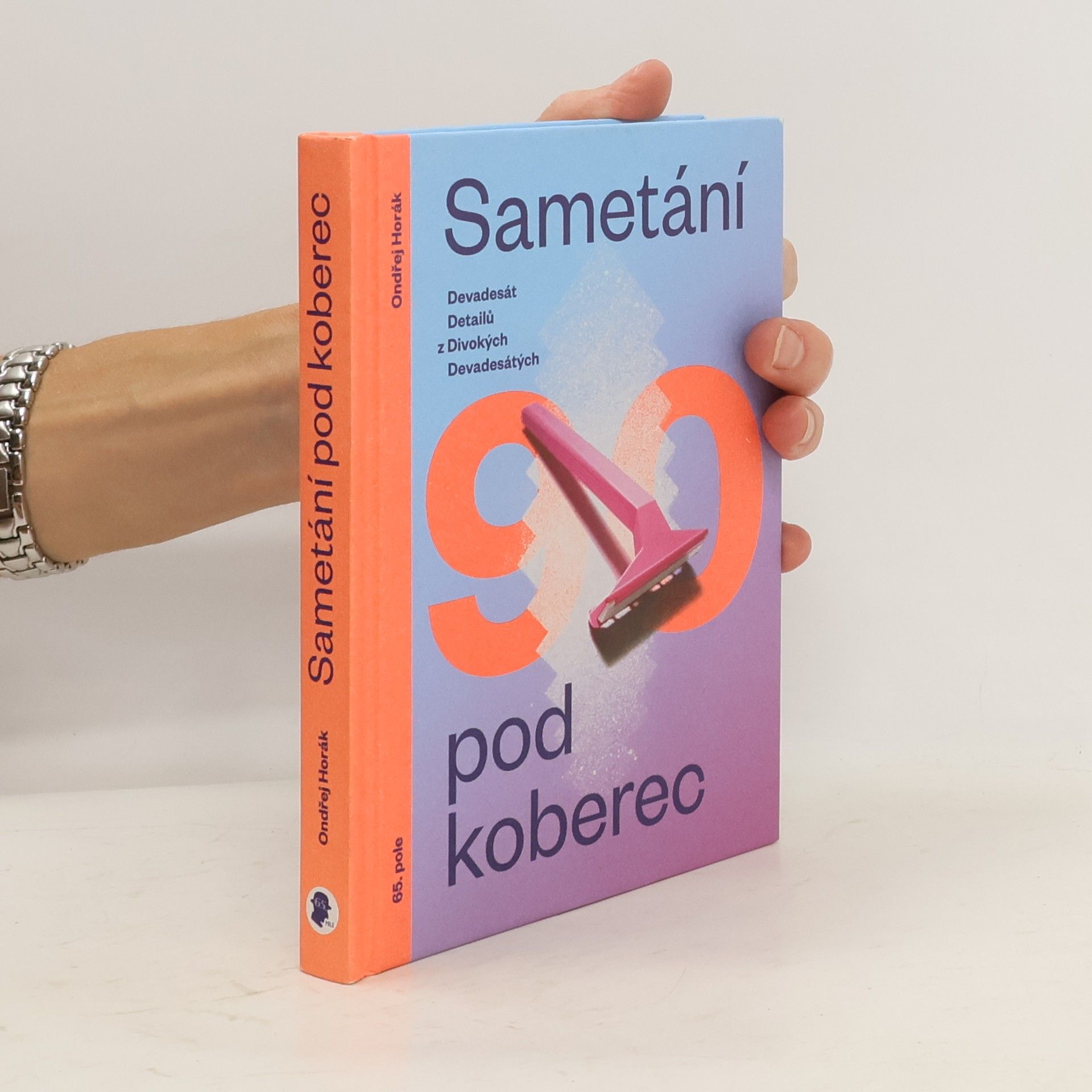 Ondřej Fuczik Sametání pod koberec. Devadesát detailů z divokých devadesátých