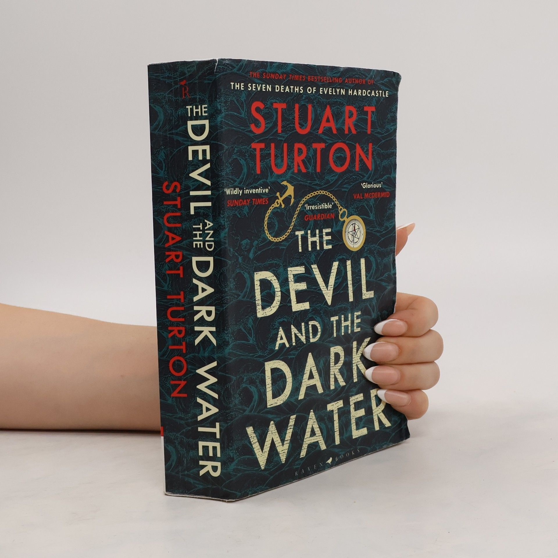Stuart Turton The devil and the dark water