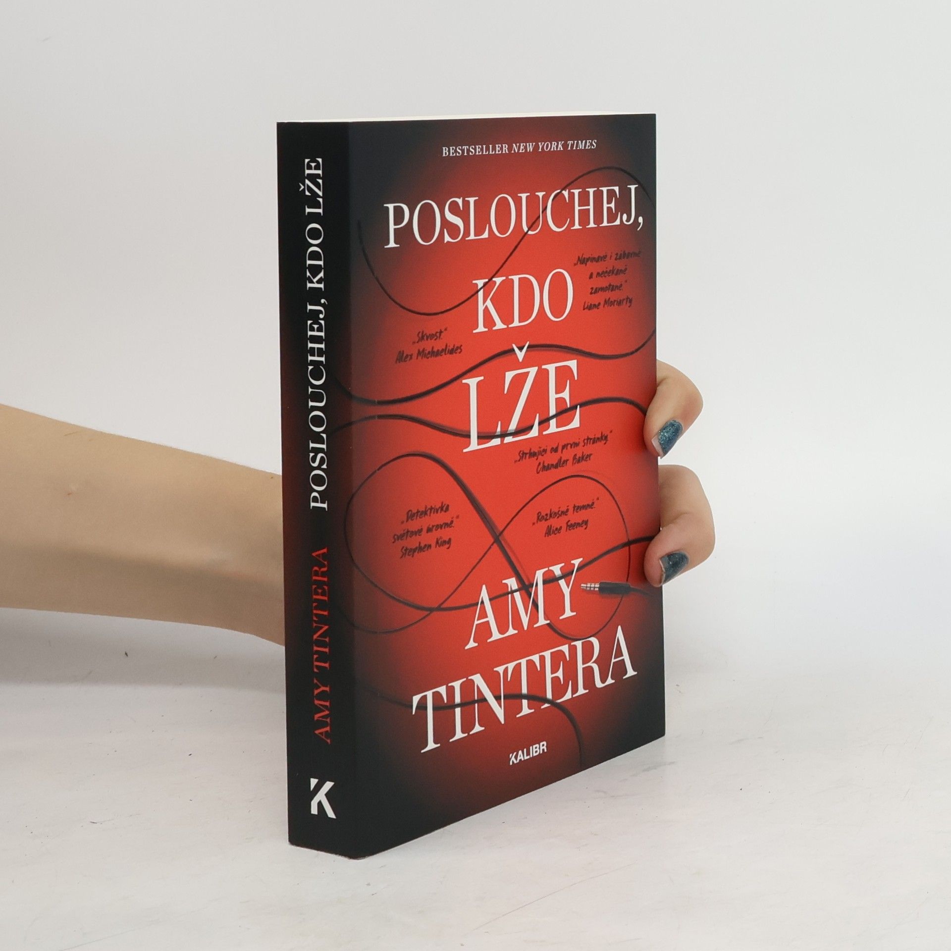 Amy Tintera Poslouchej, kdo lže