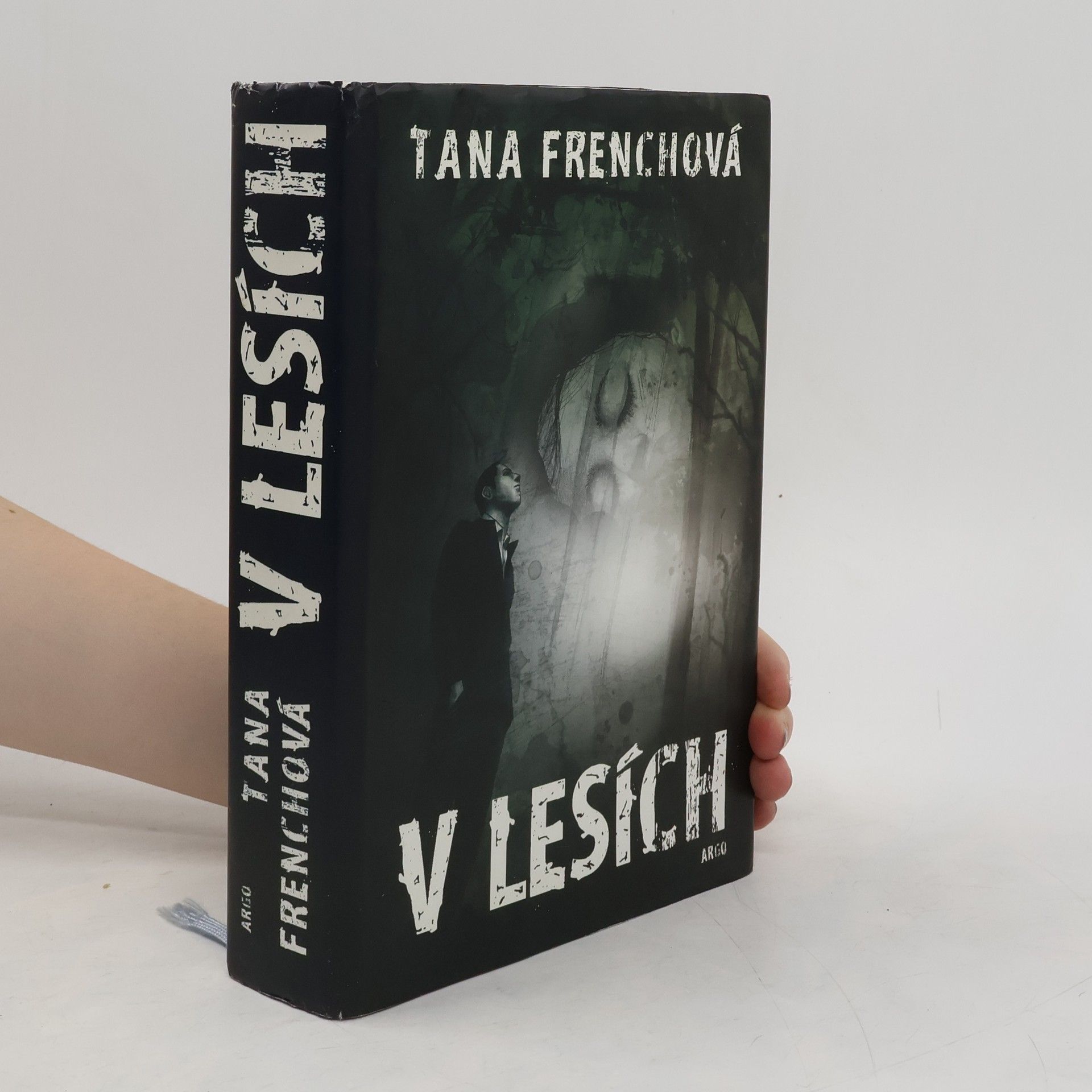Tana French V lesích