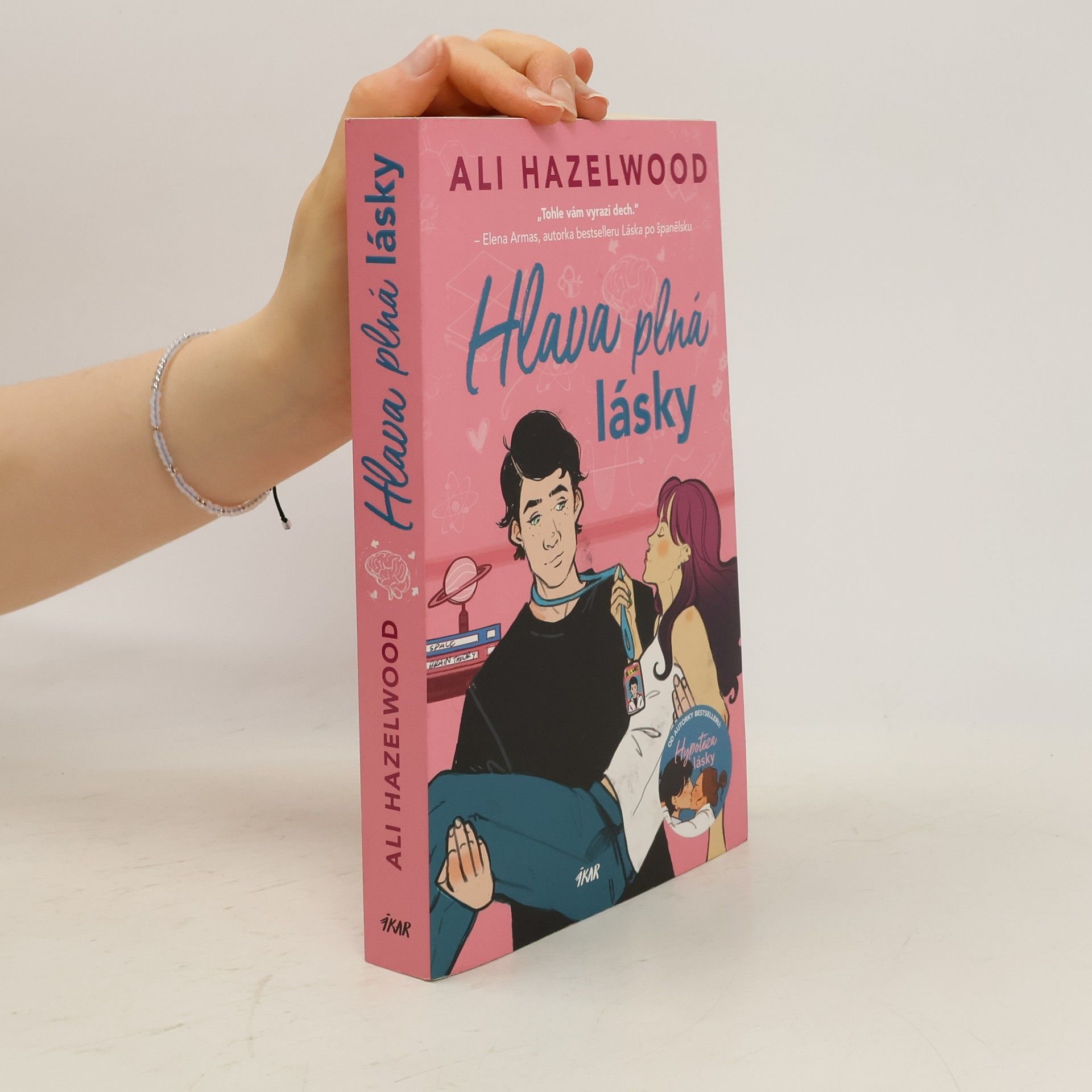 Ali Hazelwood Hlava plná lásky