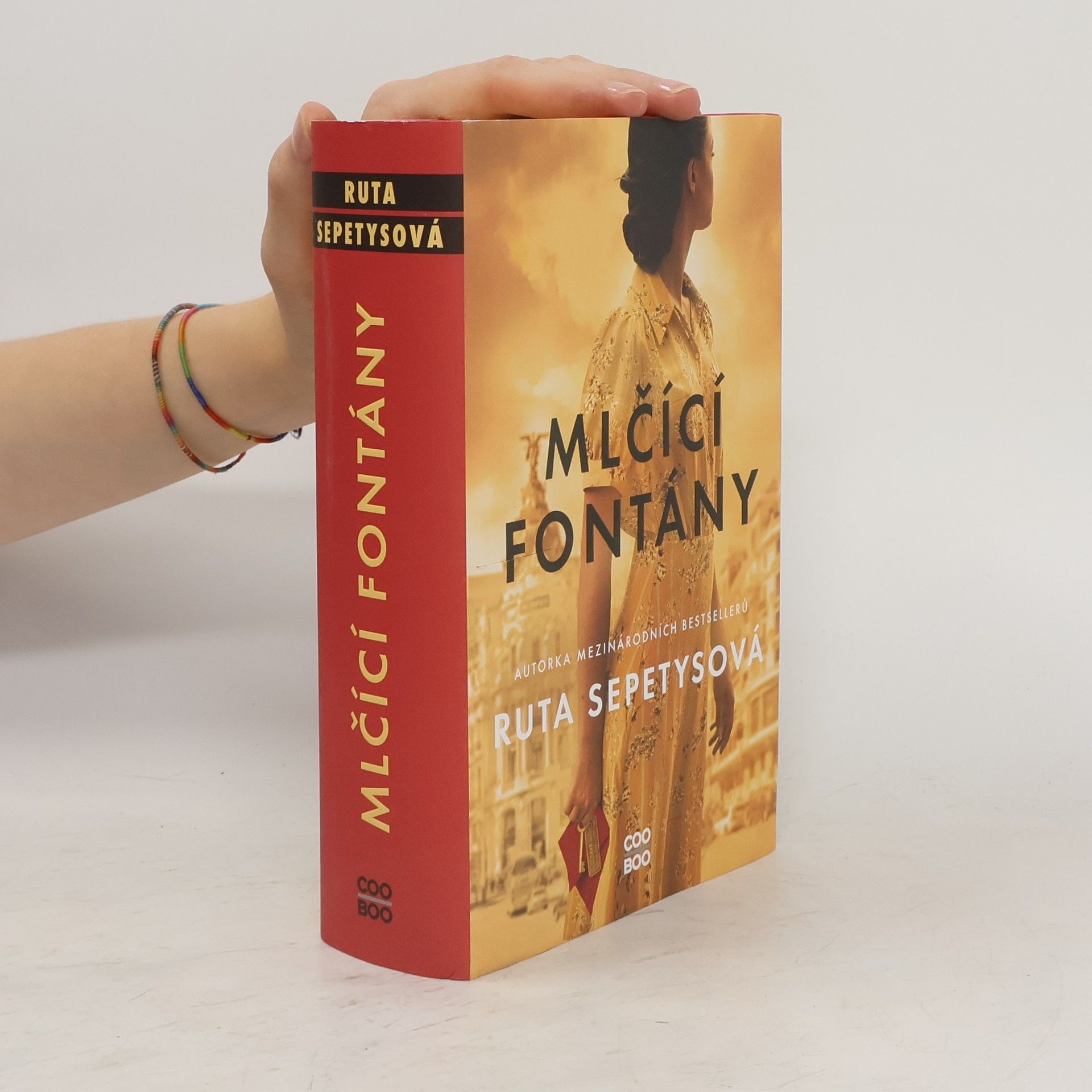 Ruta Sepetys Mlčící fontány