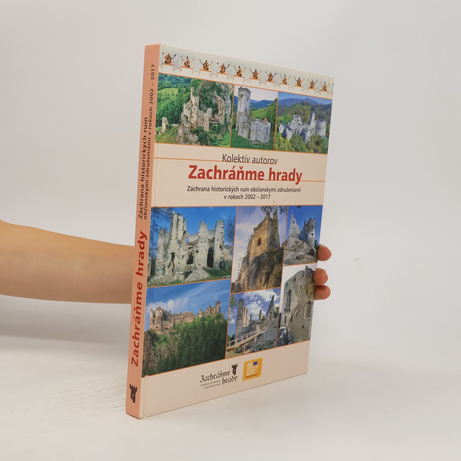 Collectif d'auteurs Zachráňme hrady