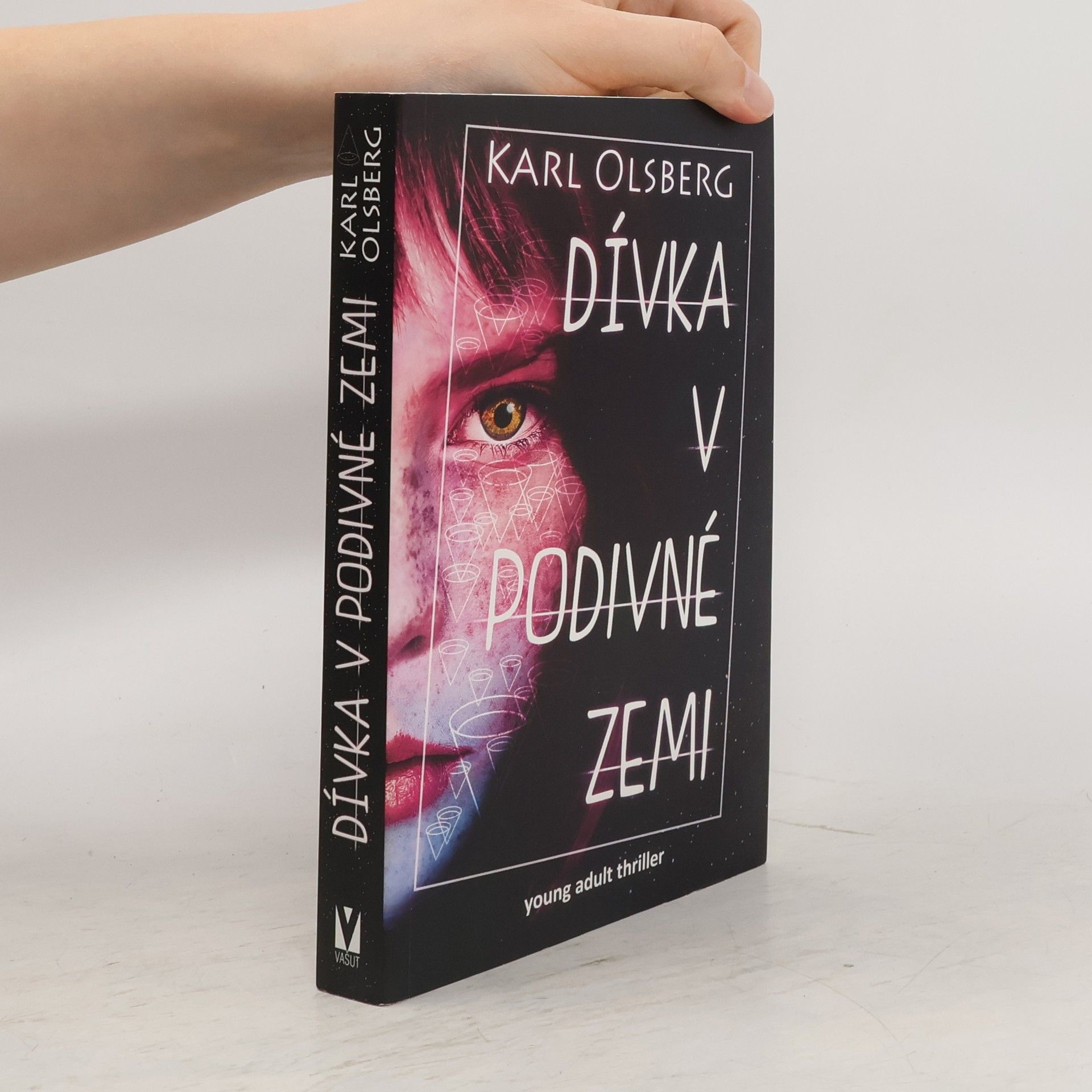 Karl Olsberg Dívka v podivné zemi