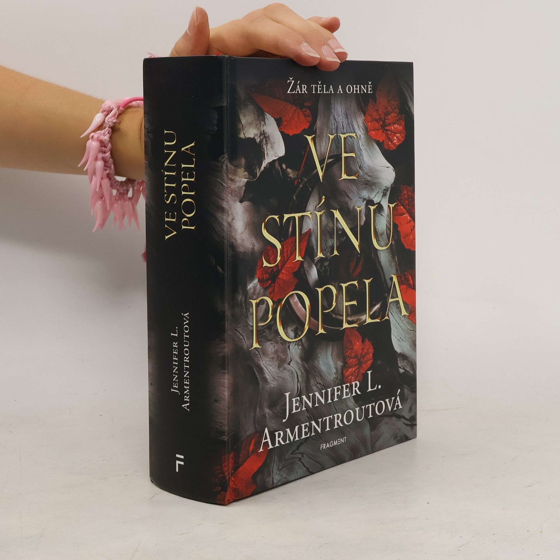 Jennifer L. Armentrout Ve stínu popela