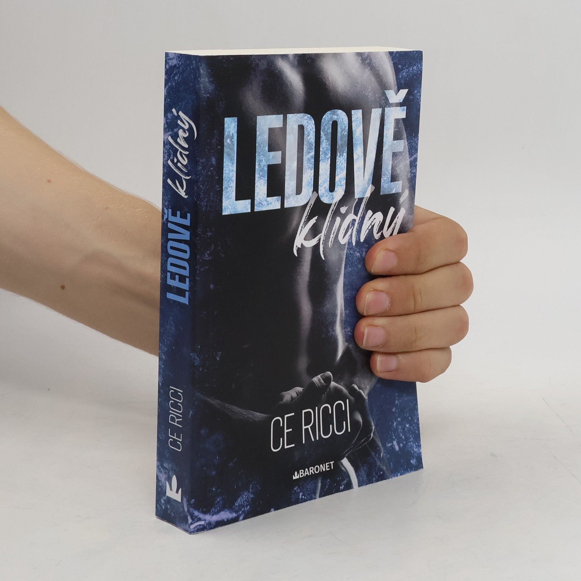 Ce Ricci Ledově klidný