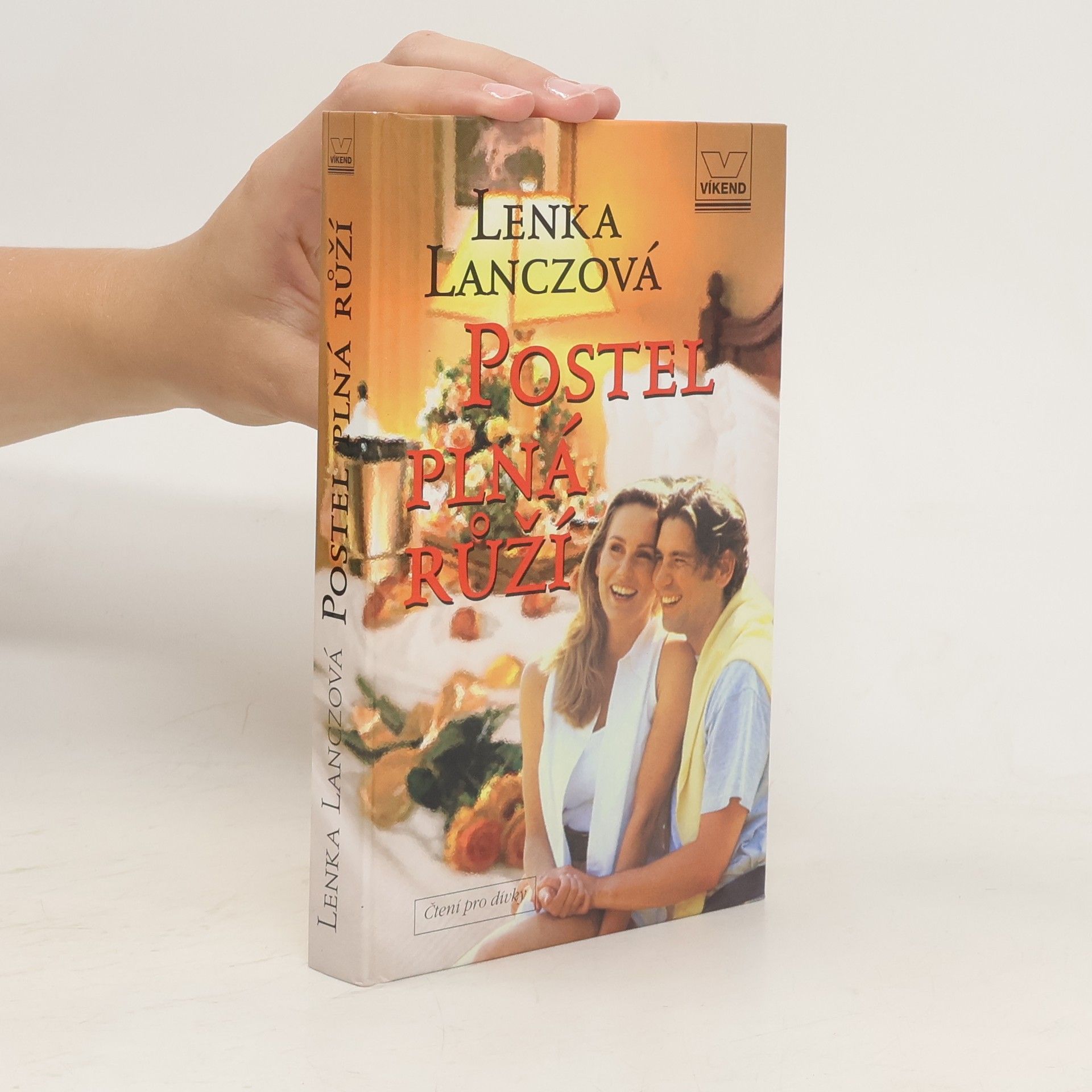 Lenka Lanczová Postel plná růží