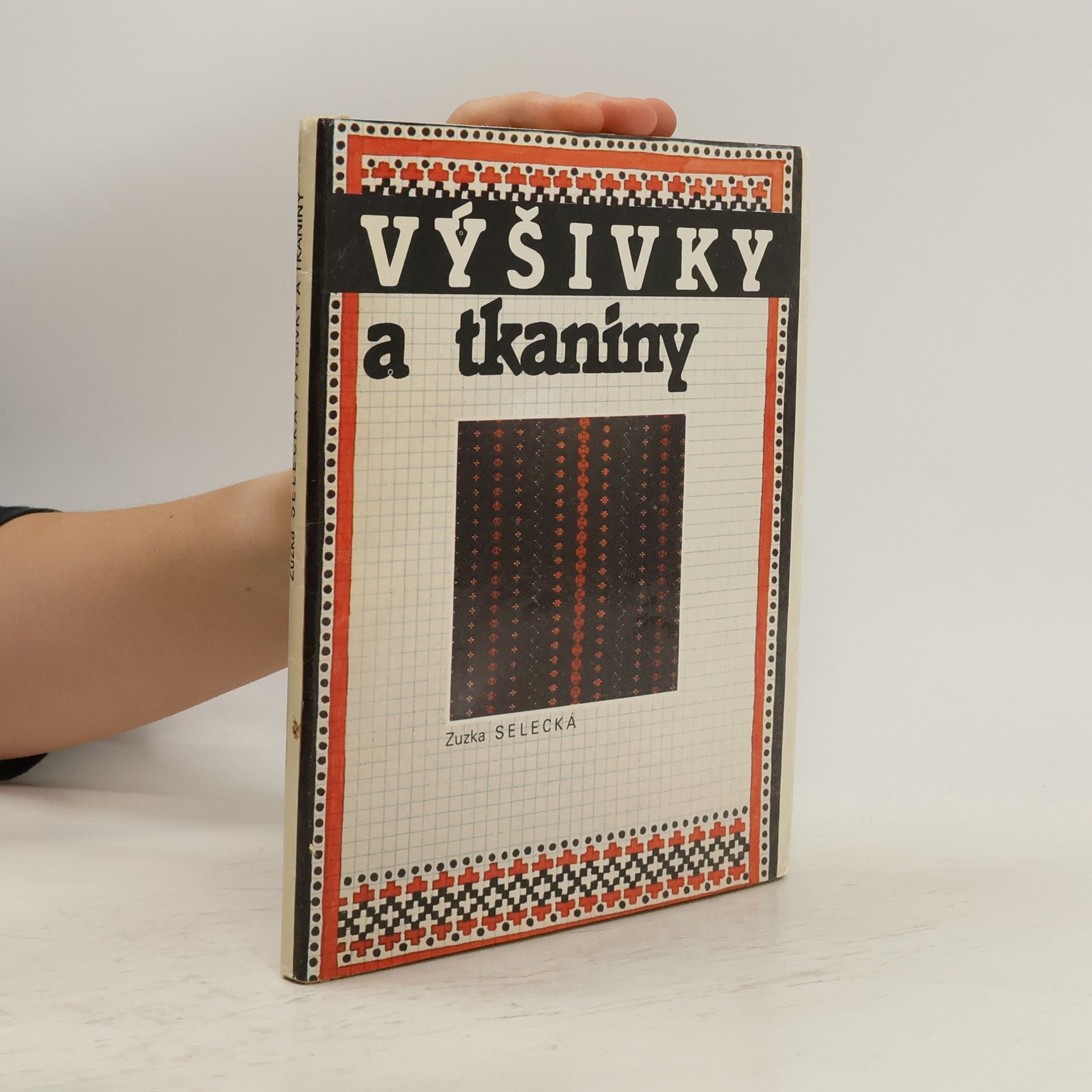 Zuzka Selecká Výšivky a tkaniny