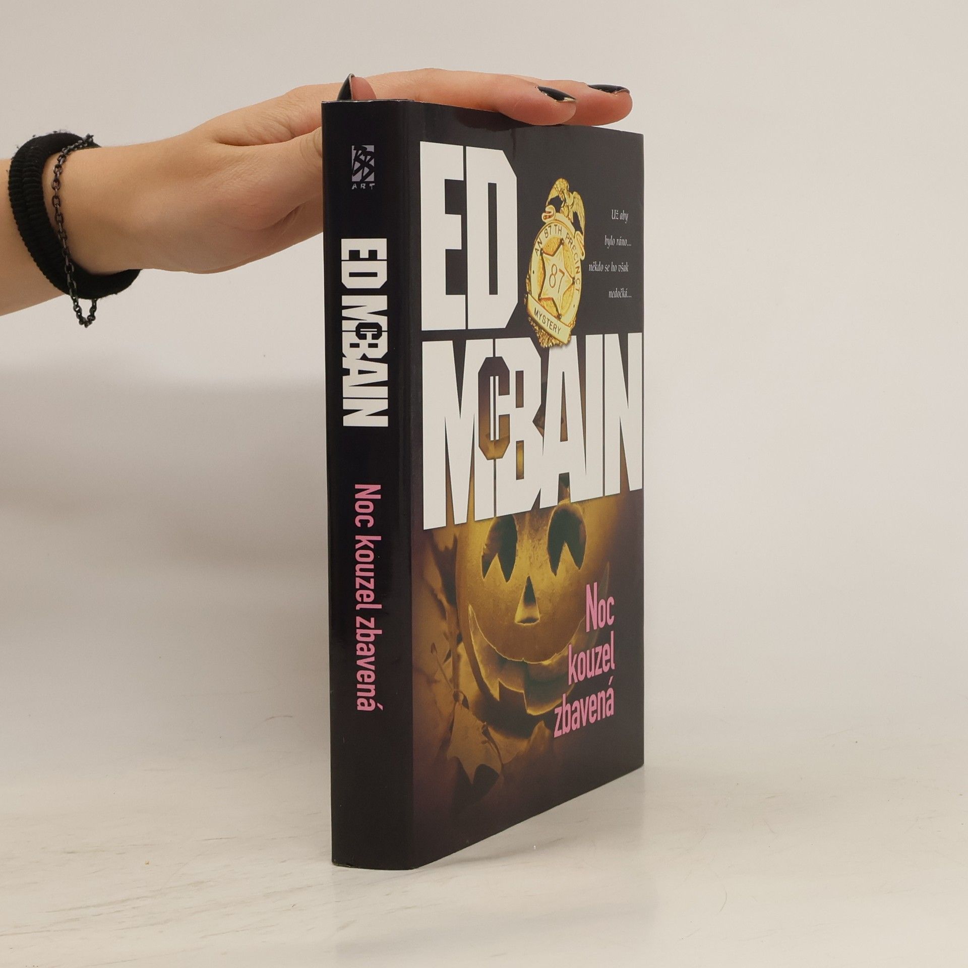 Ed McBain Noc kouzel zbavená. Román z 87. revíru