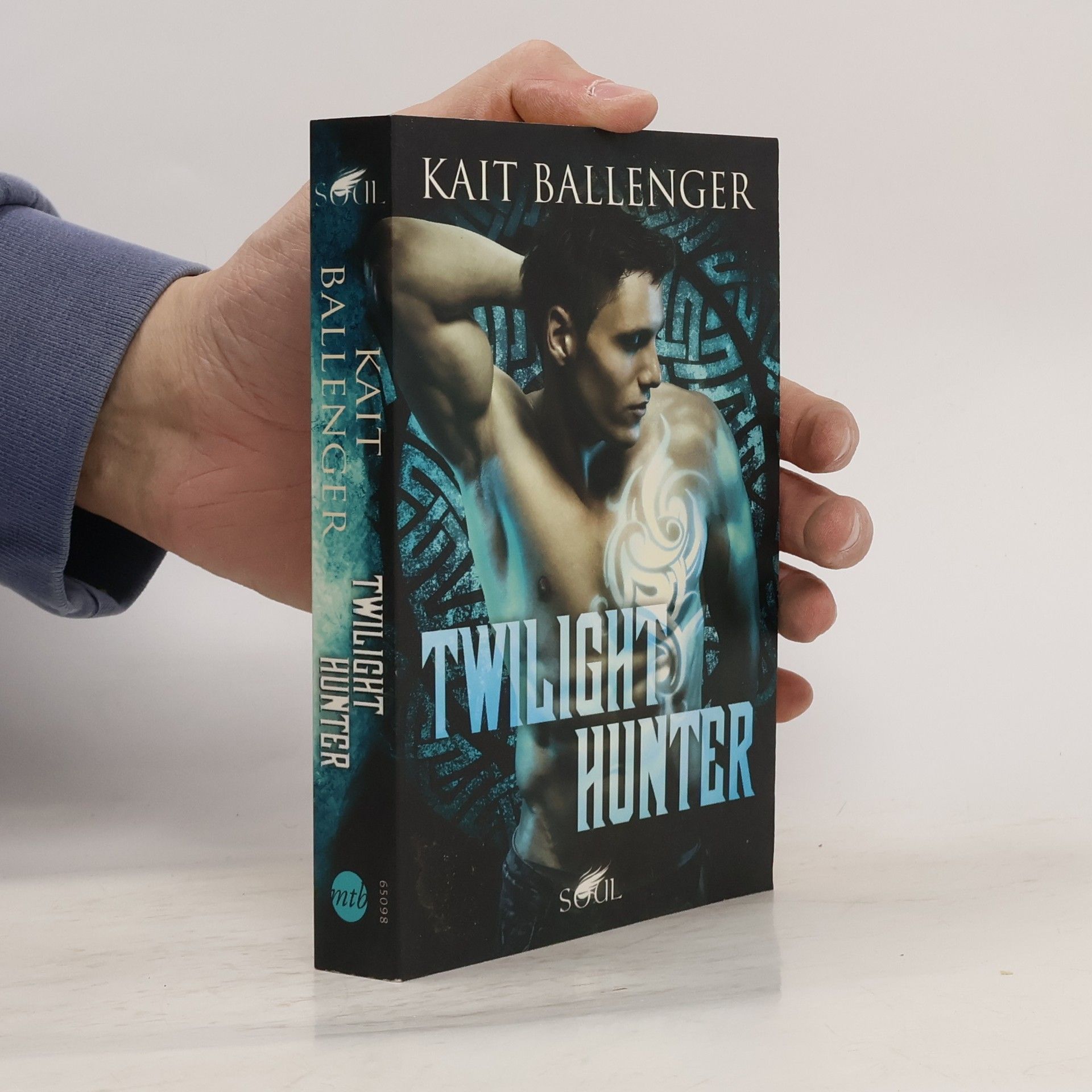 Kait Ballenger Twilight hunter