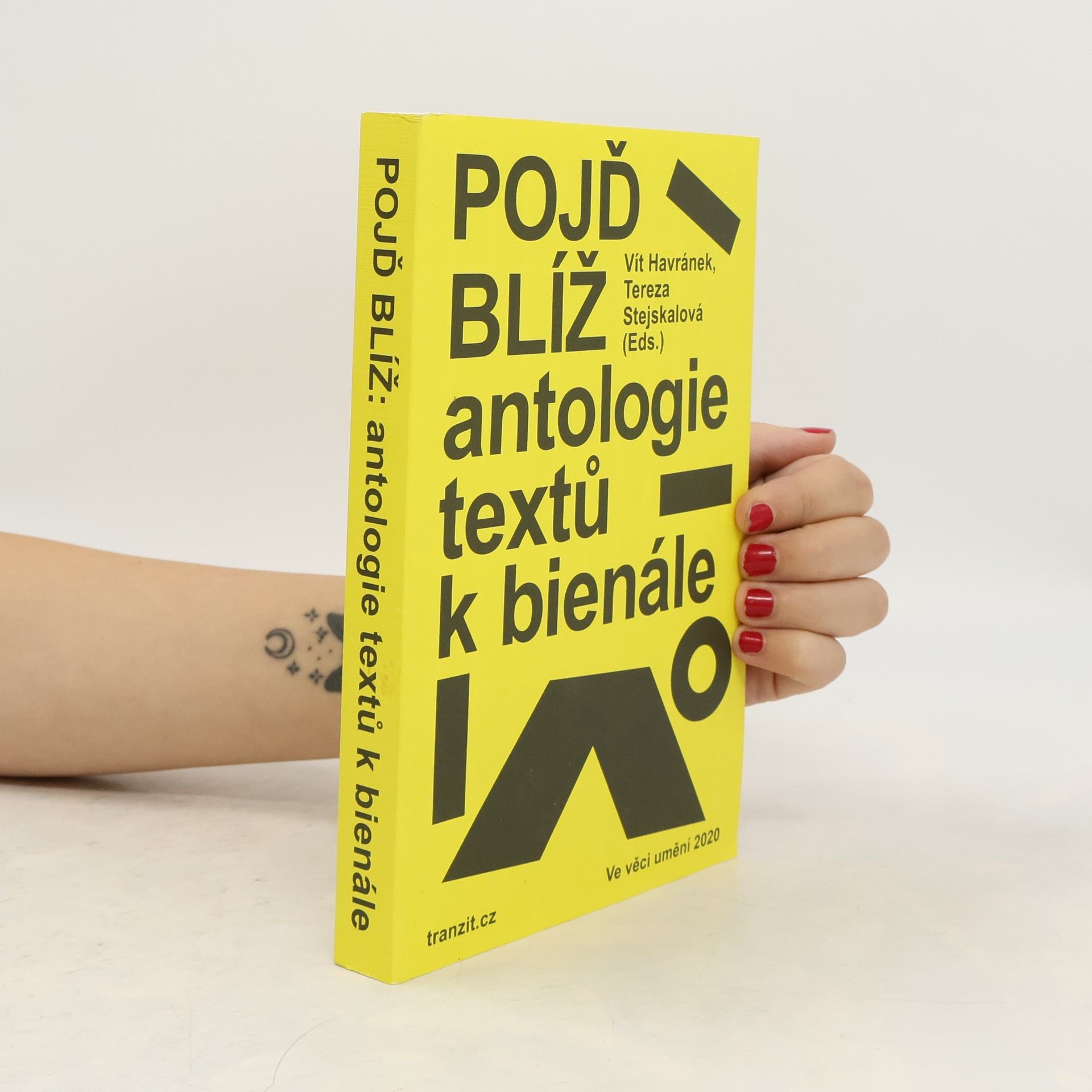 Olga Čaplyginová Pojď blíž. Antologie textů k bienále