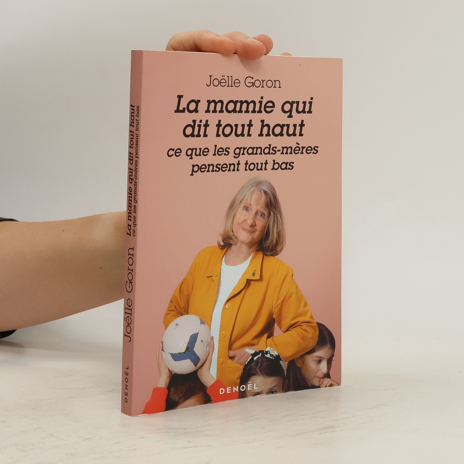 Joëlle Goron La mamie qui dit tout haut ce que les grands-mères pensent tout bas