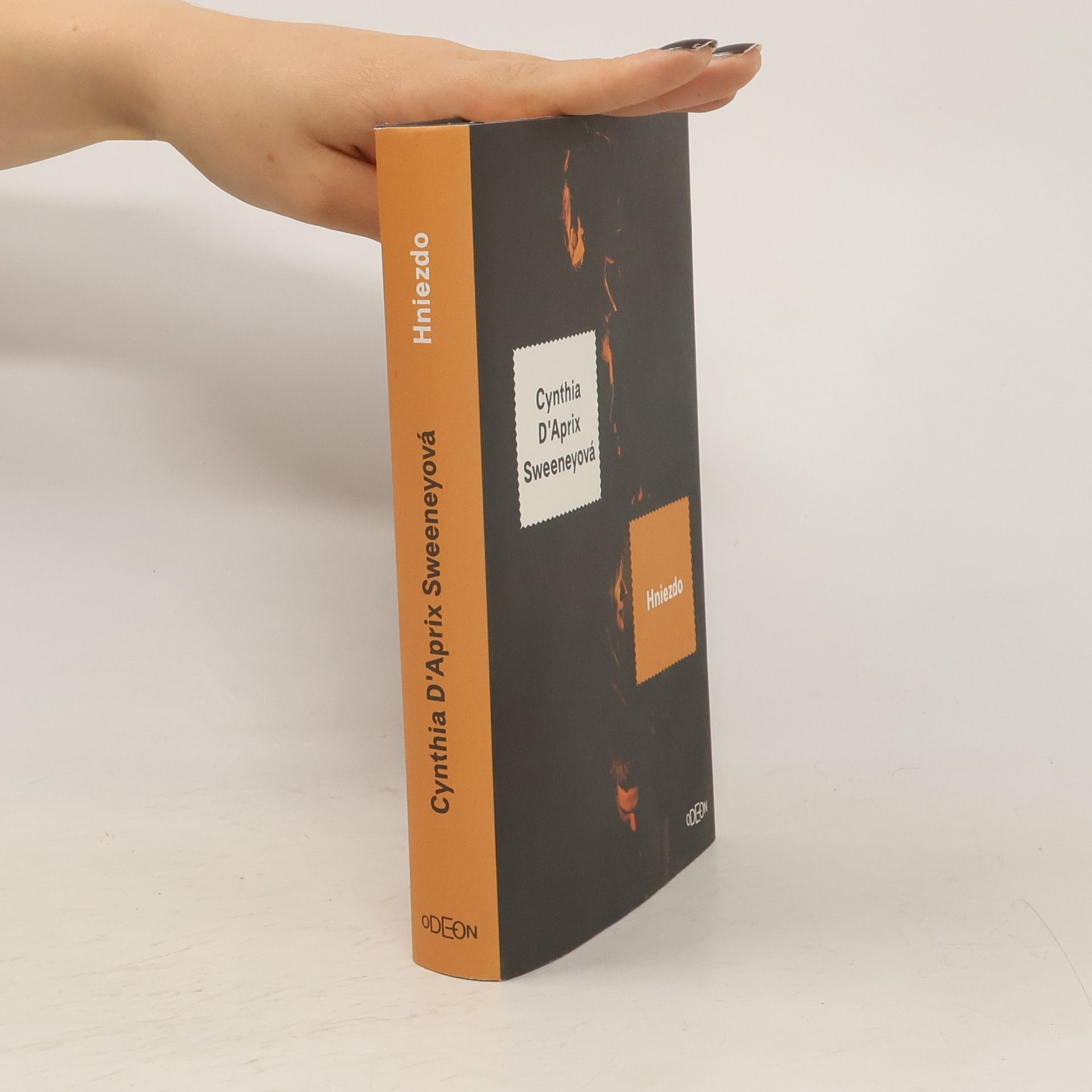 Cynthia D'Aprix Sweeney Hniezdo