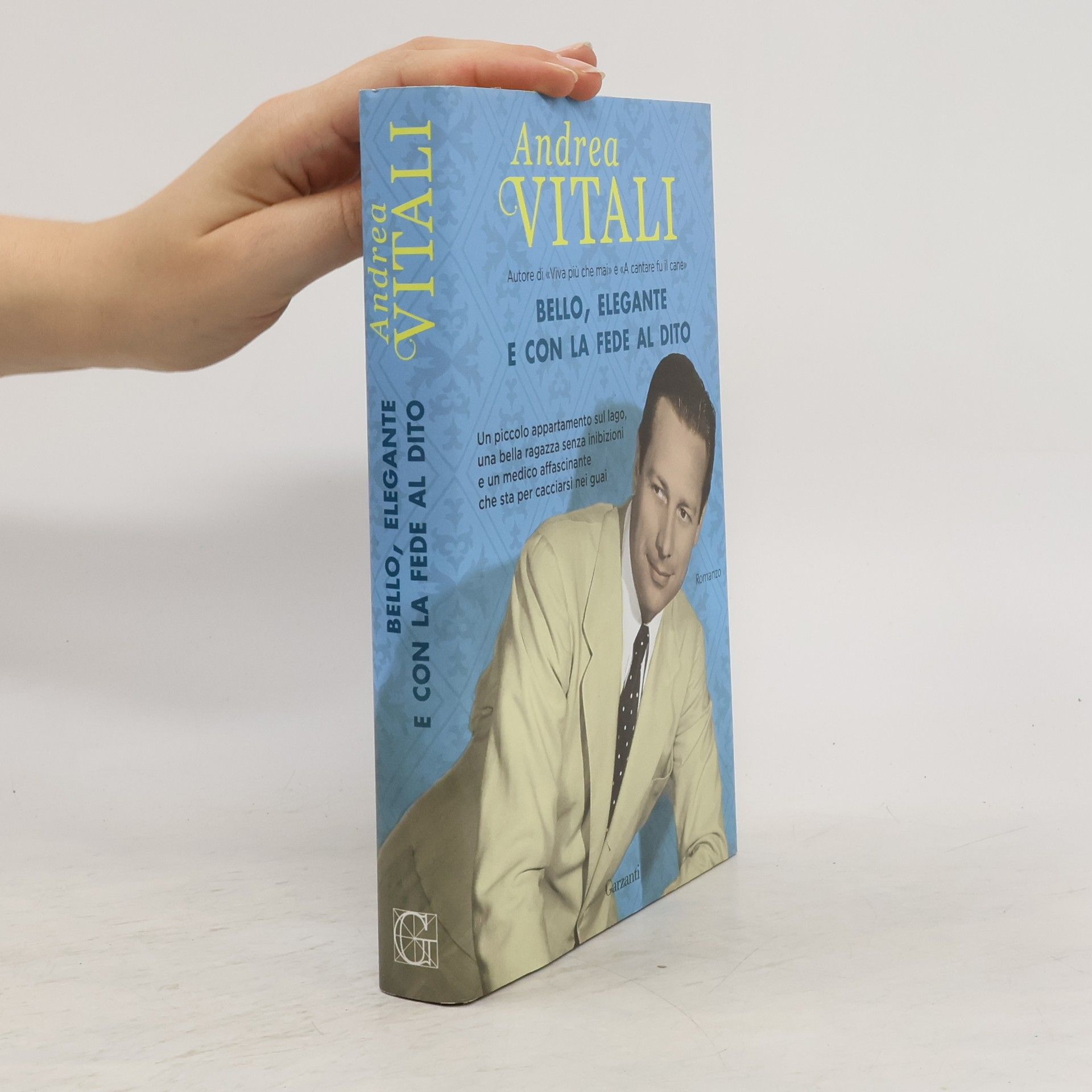 Andrea Vitali Bello, elegante e con la fede al dito