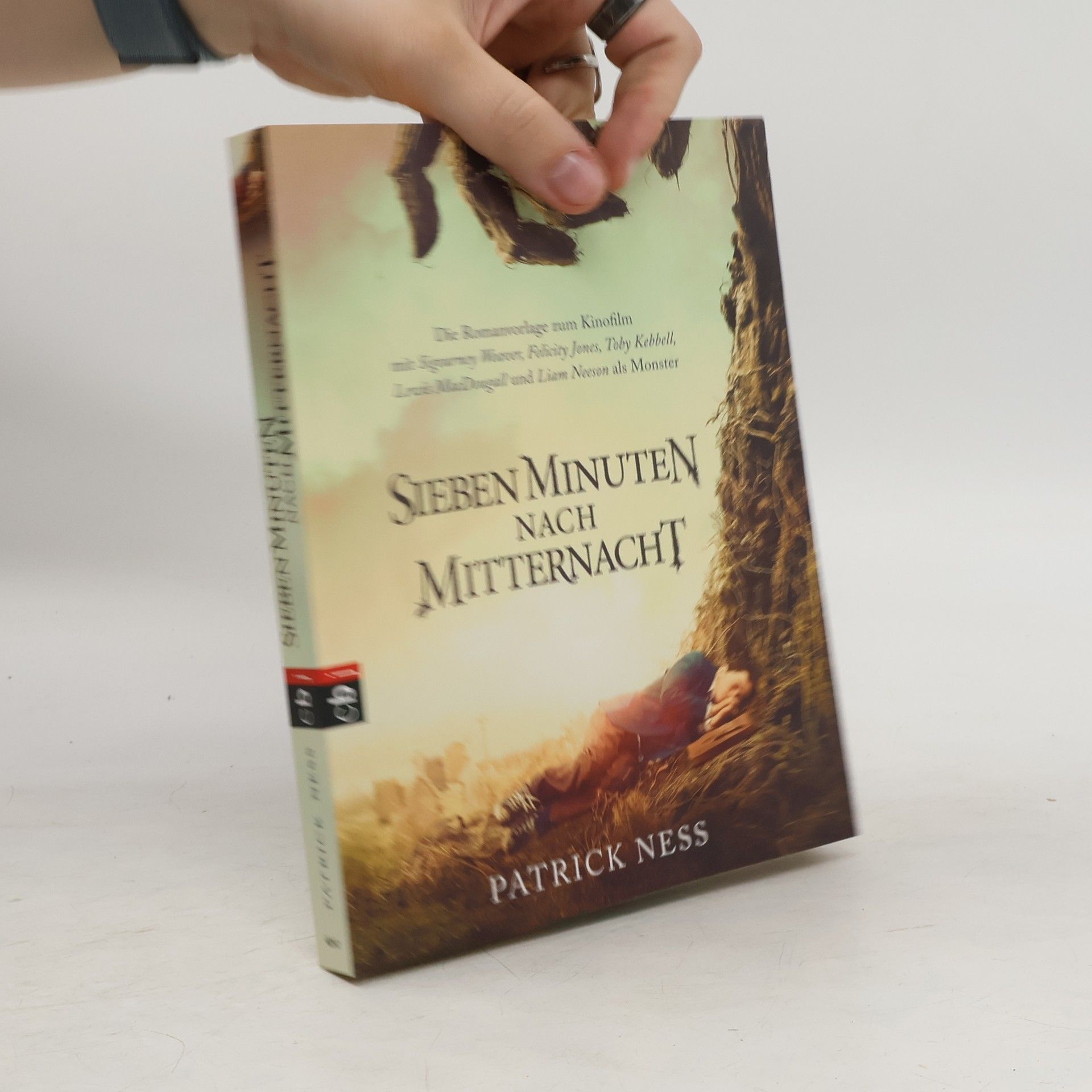 Patrick Ness Sieben Minuten nach Mitternacht