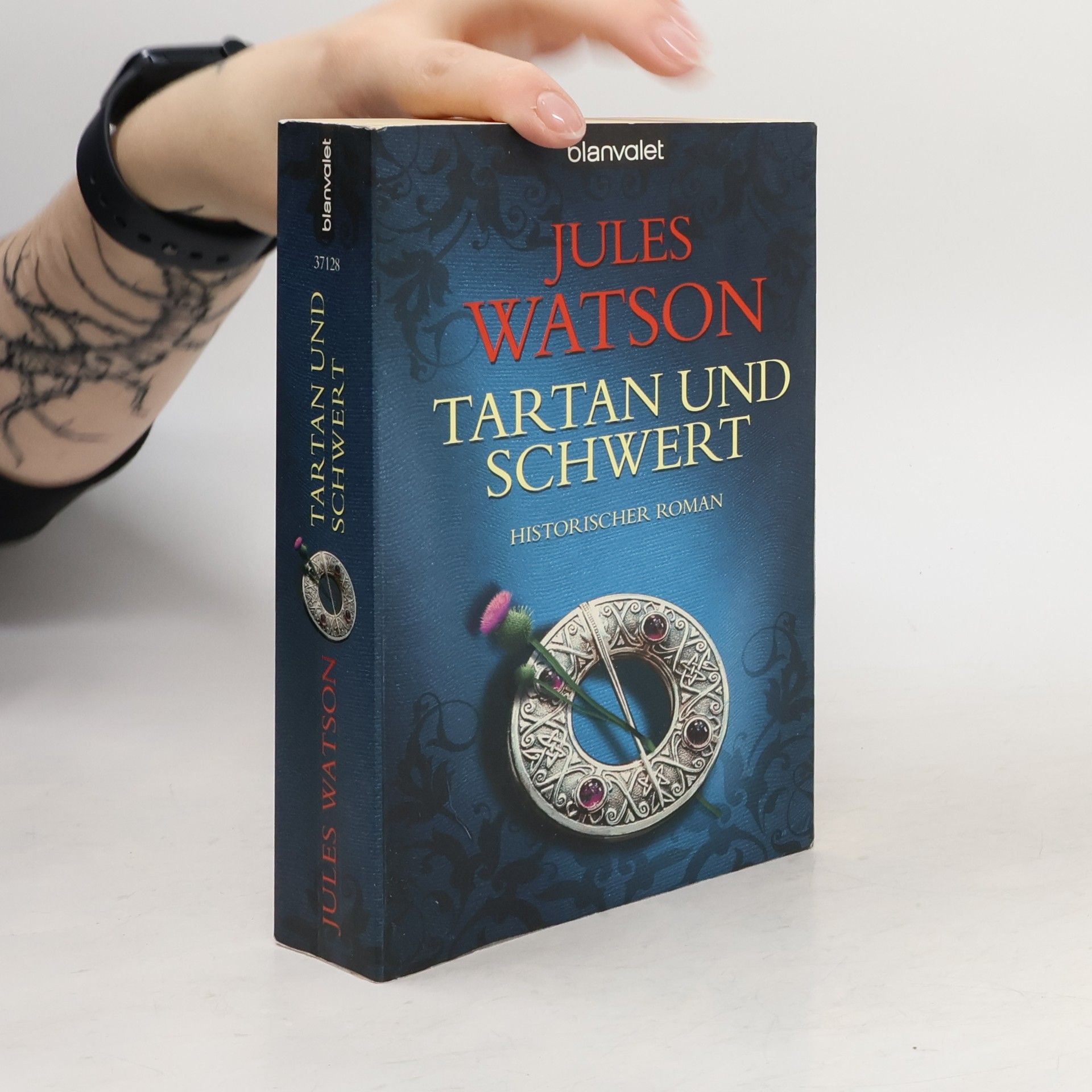 Jules Watson Tartan und Schwert