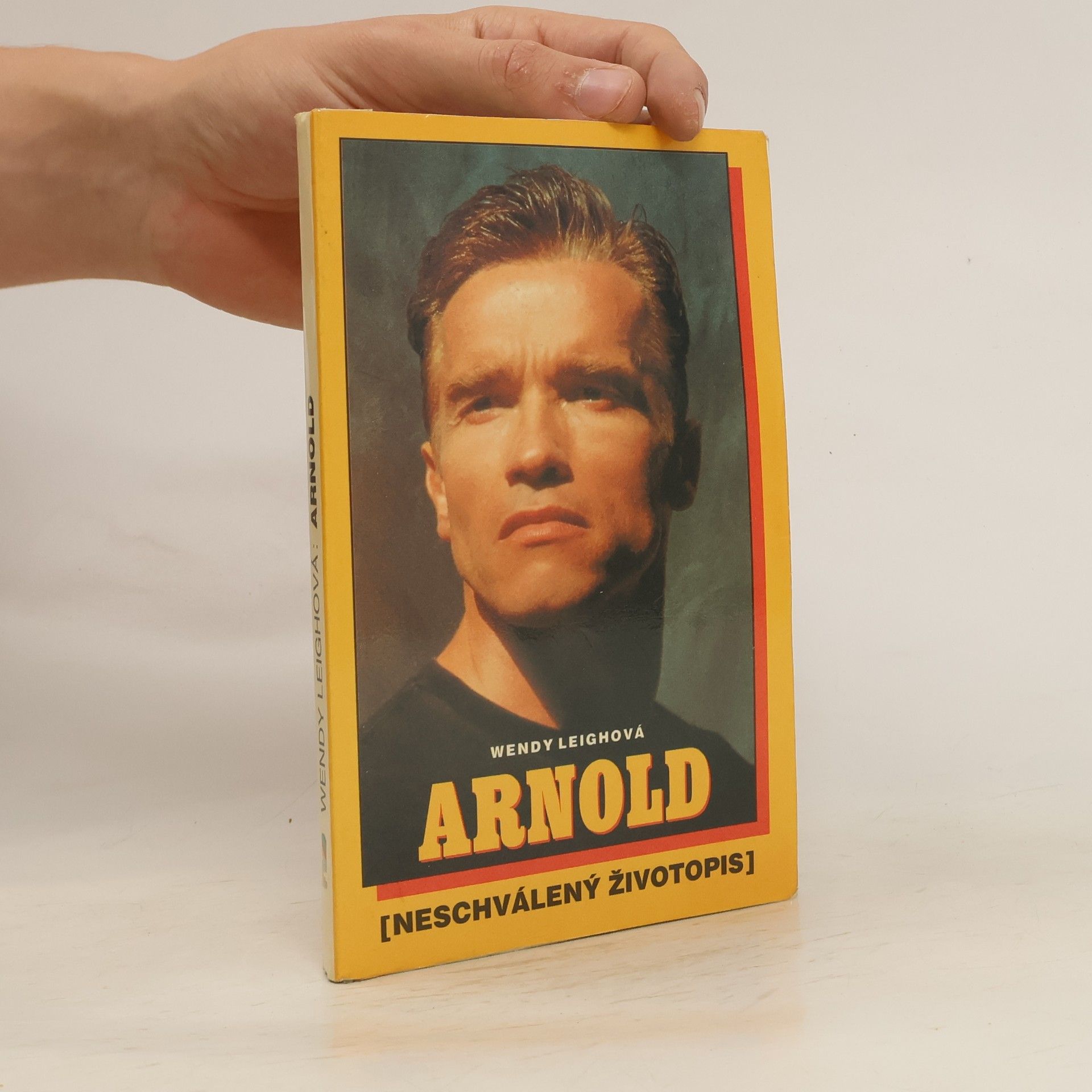Wendy Leigh Arnold. Neschválený životopis